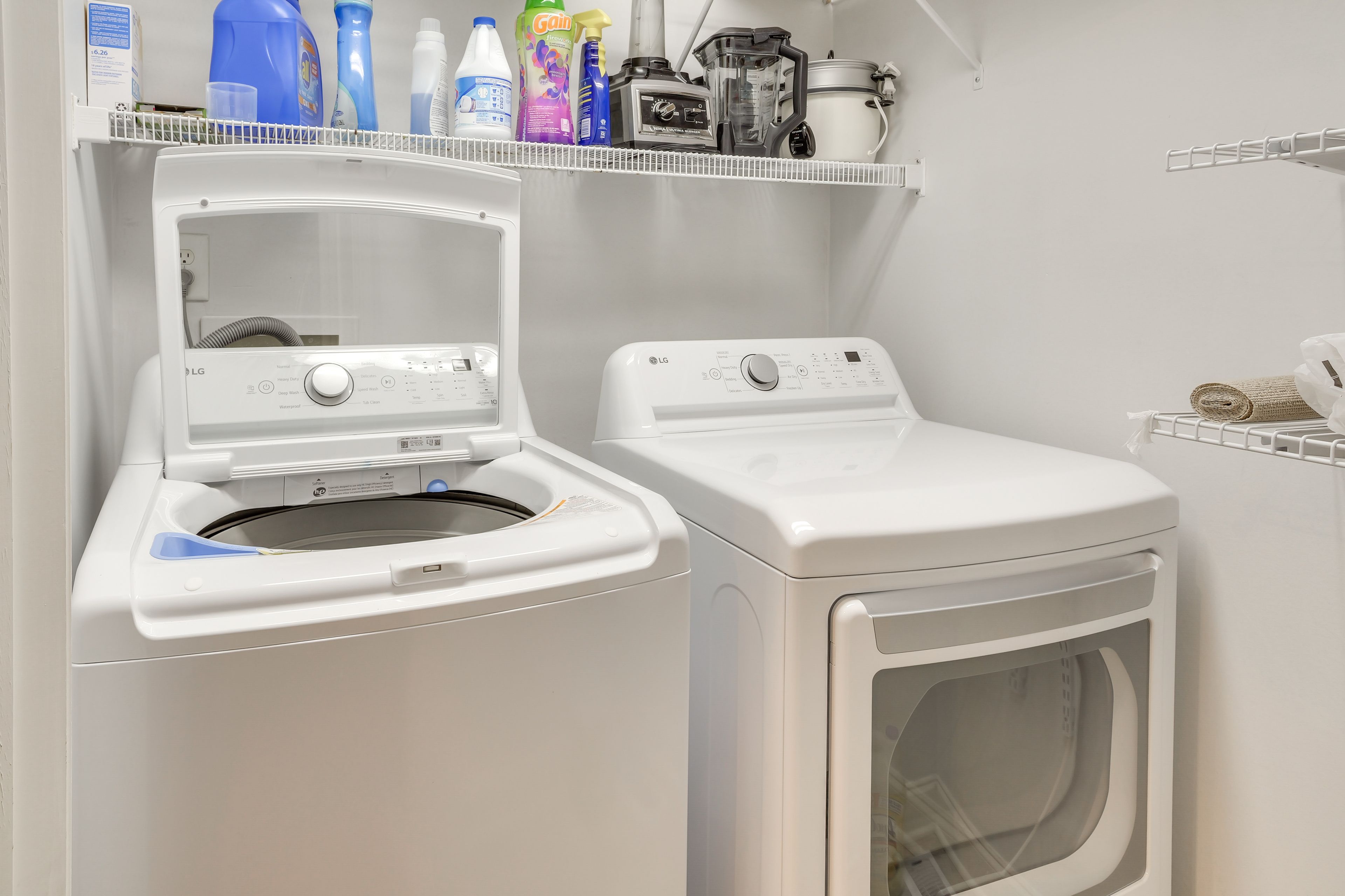 Laundry Room | Washer & Dryer