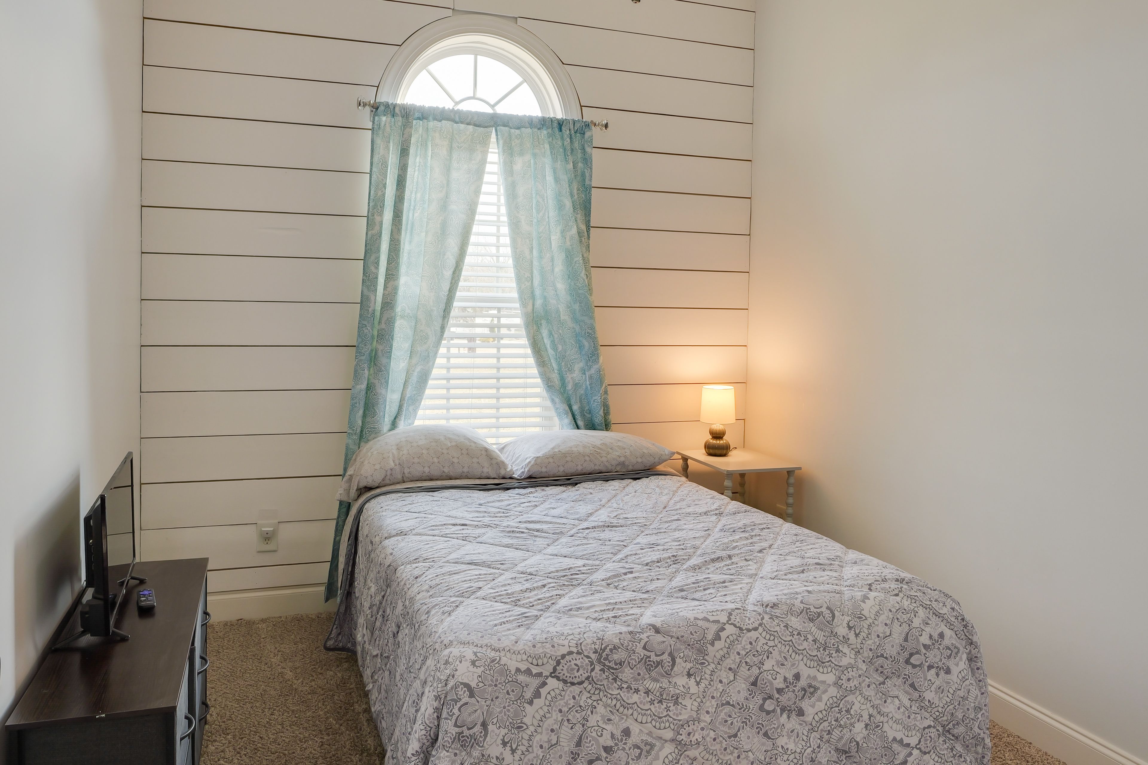 Bedroom 3 | 1st Floor | Queen Bed | Smart TV