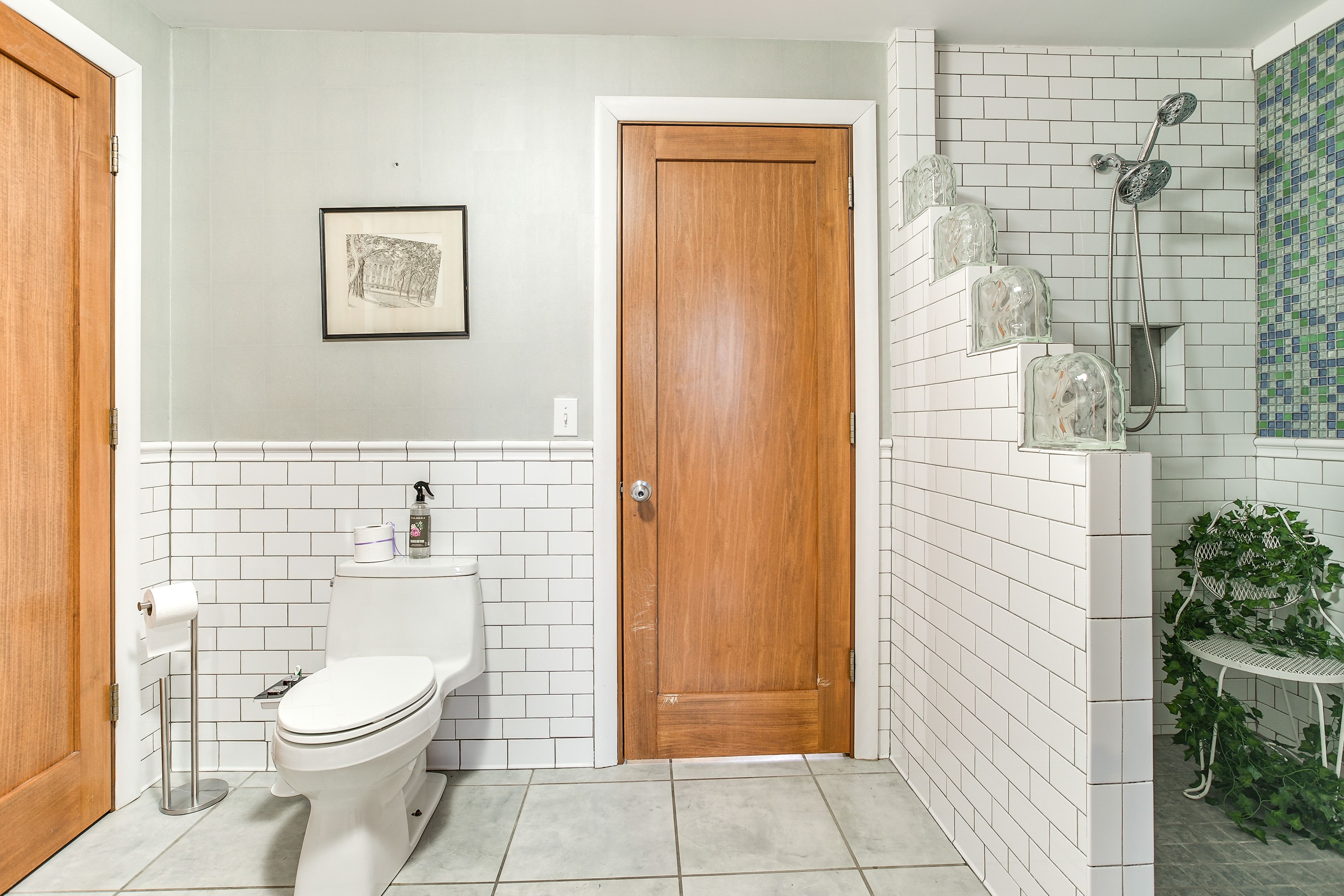 Jack-and-Jill Bathroom | 2nd Floor