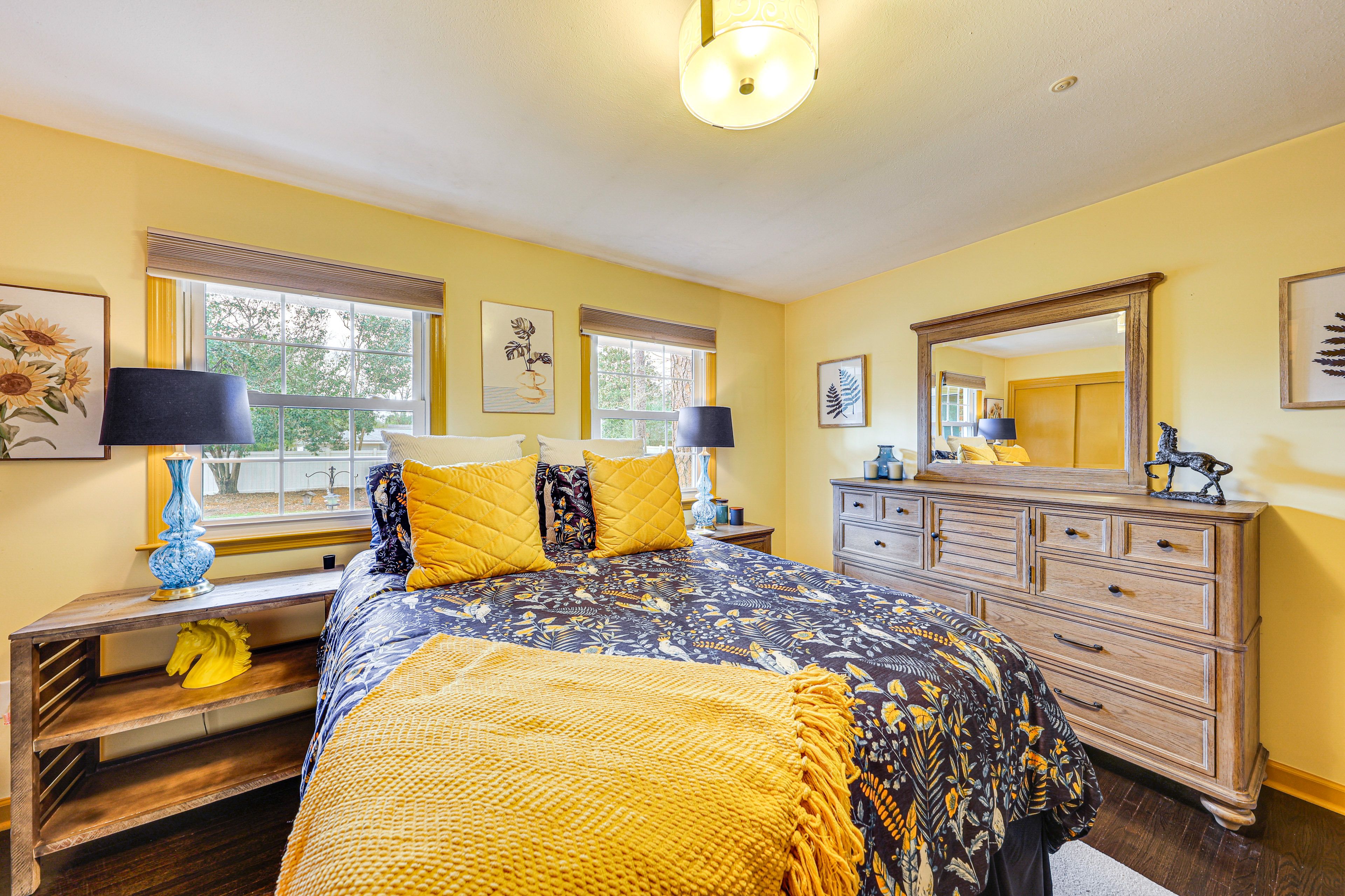 Bedroom 2 | Queen Bed | Smart TV