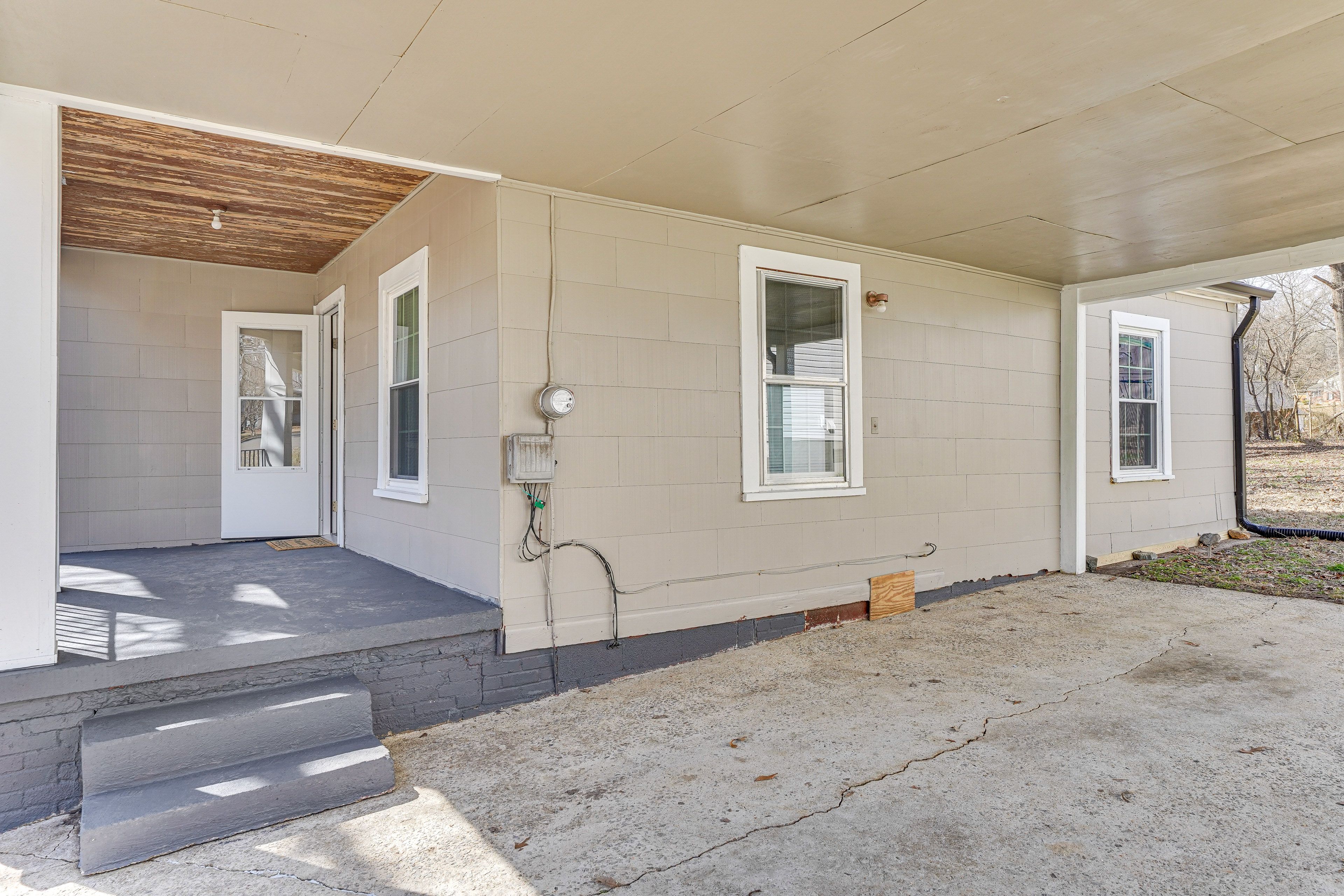Parking | Carport (2 Vehicles) | Driveway (3 Vehicles)