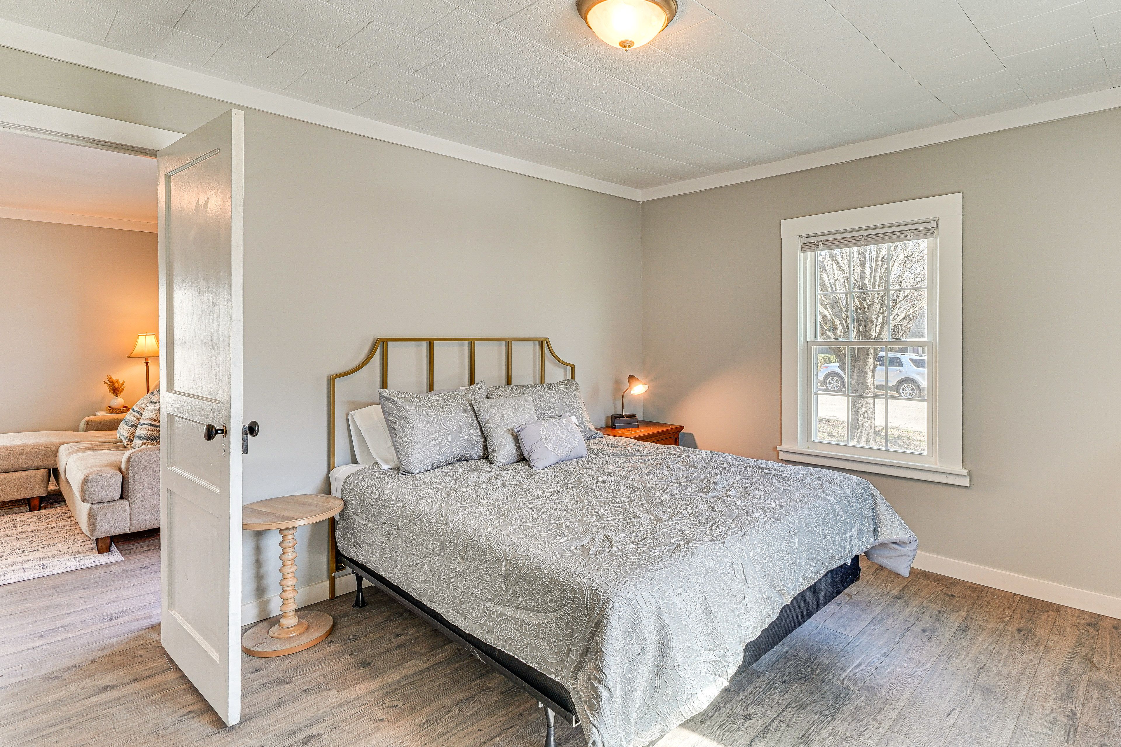Bedroom 2 | Queen Bed | Smart TV