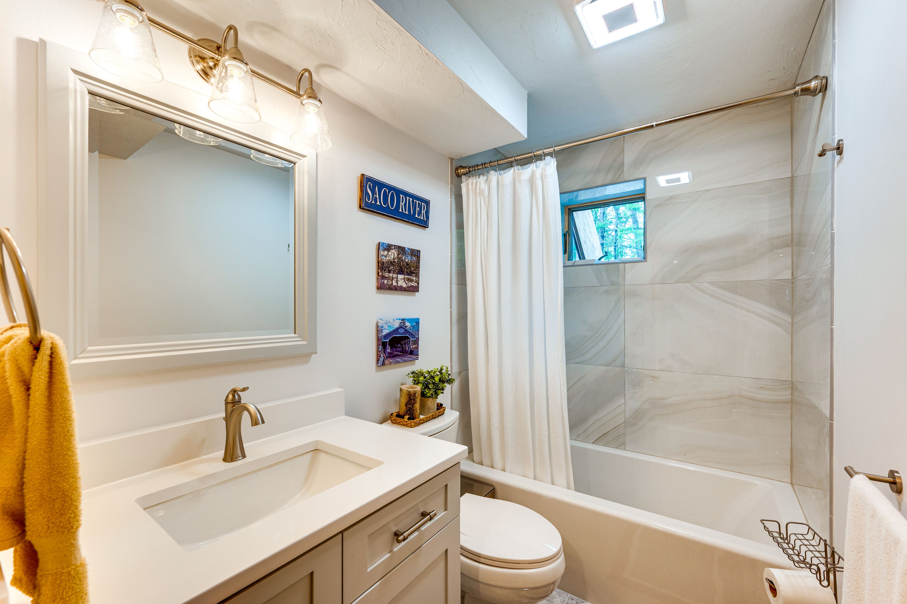Bathroom | Lower Floor