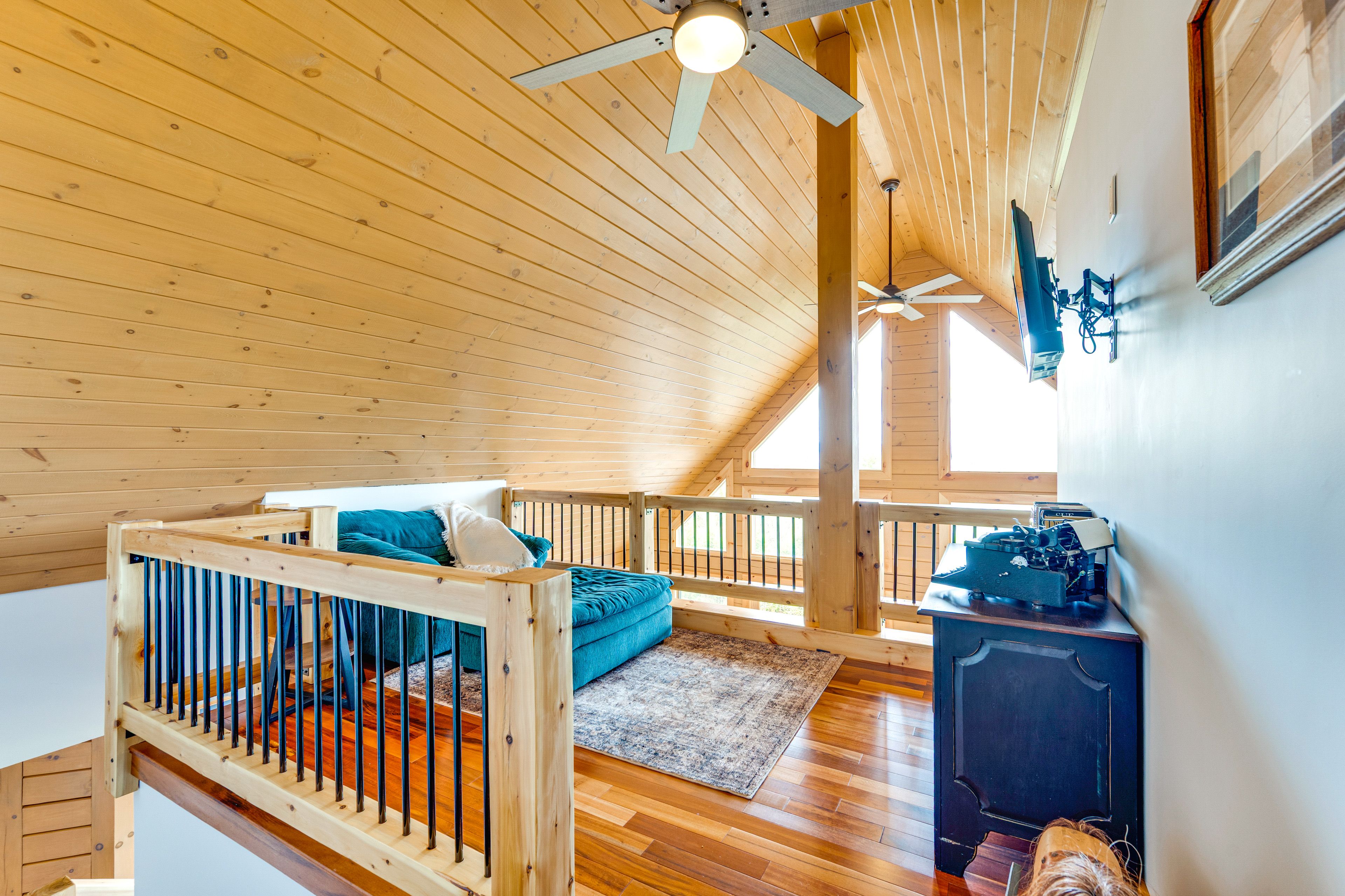 Loft | Smart TV | Upper Floor