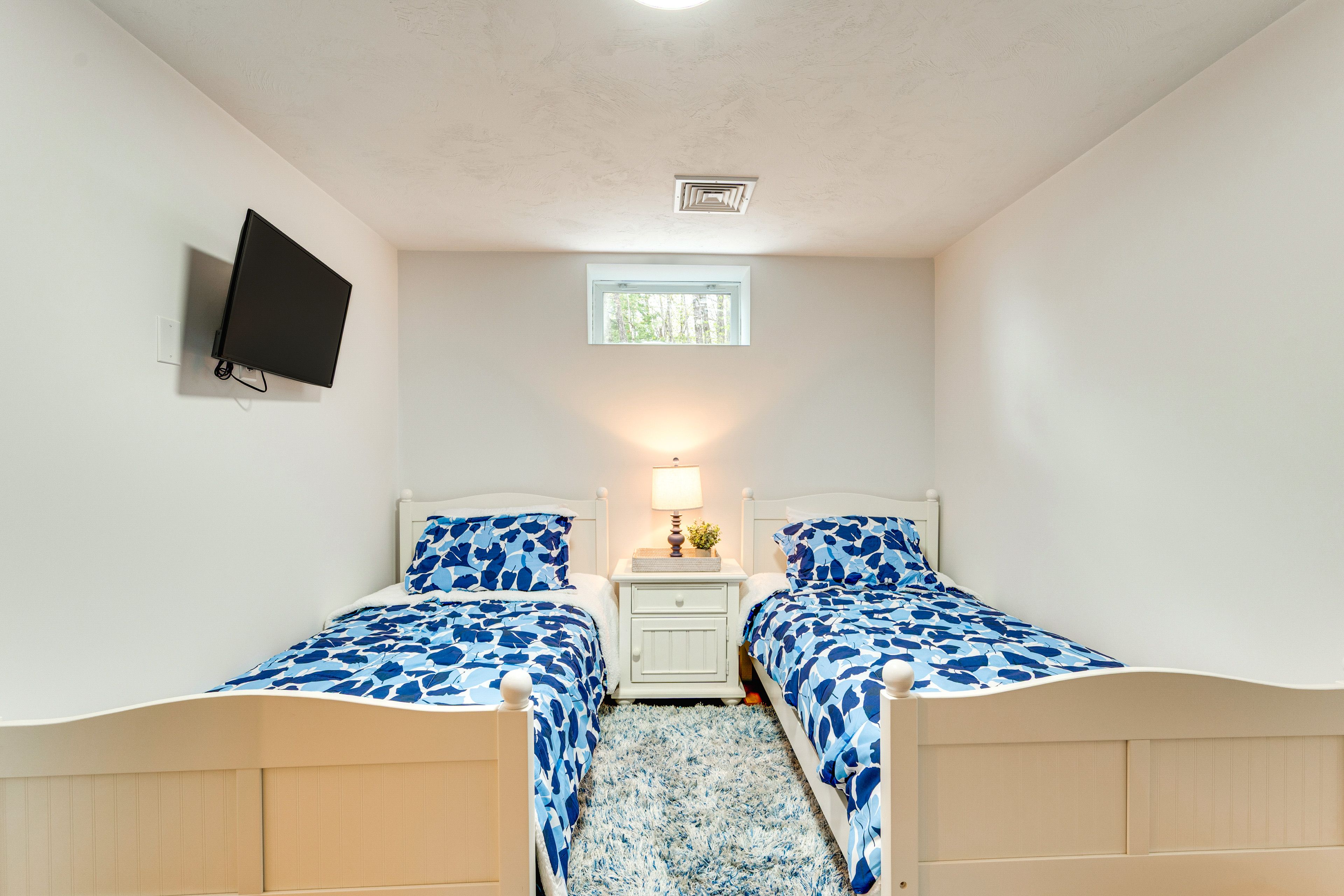 Bedroom 5 | 2 Twin Beds | Lower Floor