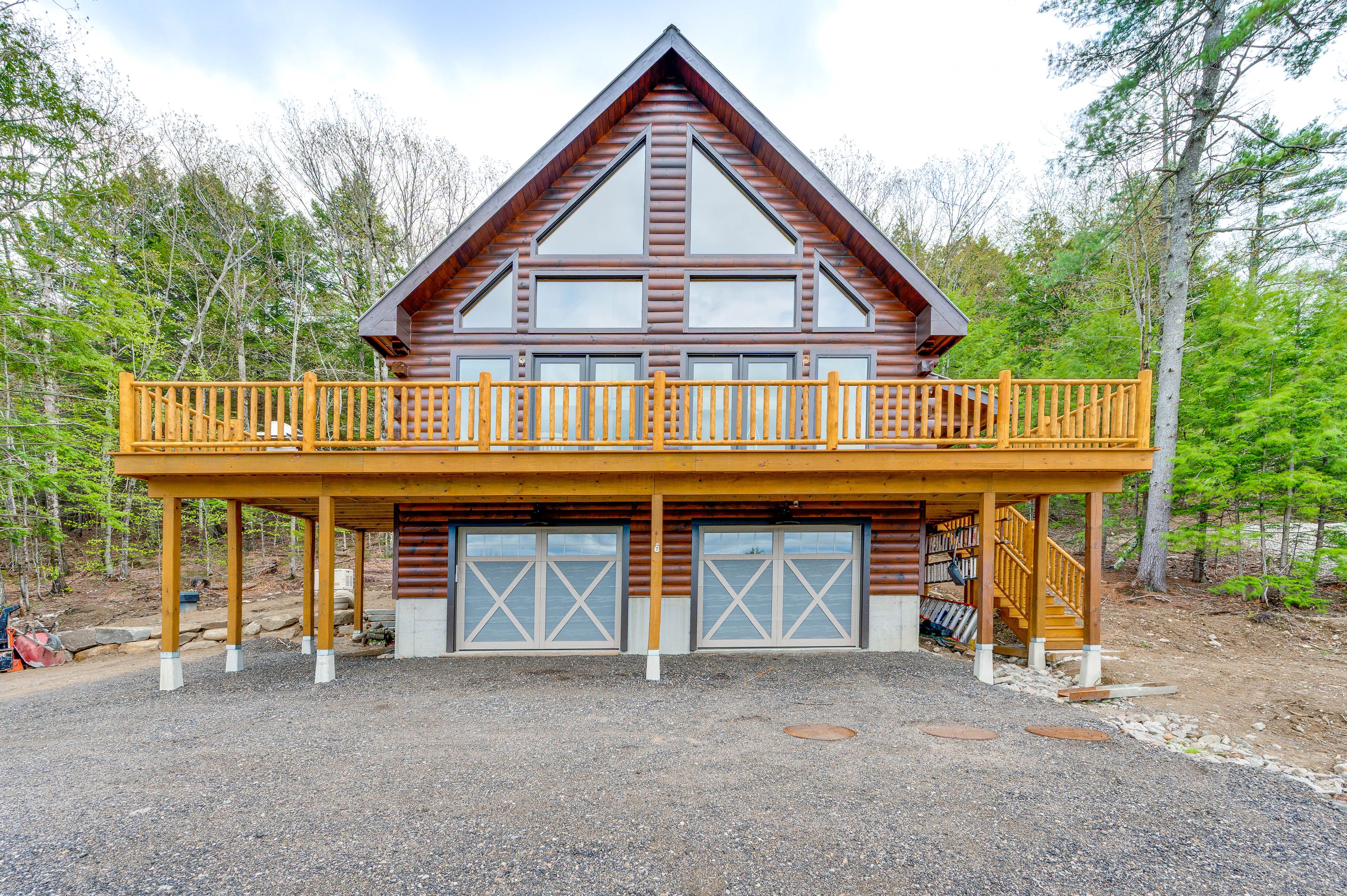 Exterior | Driveway (4 Vehicles)