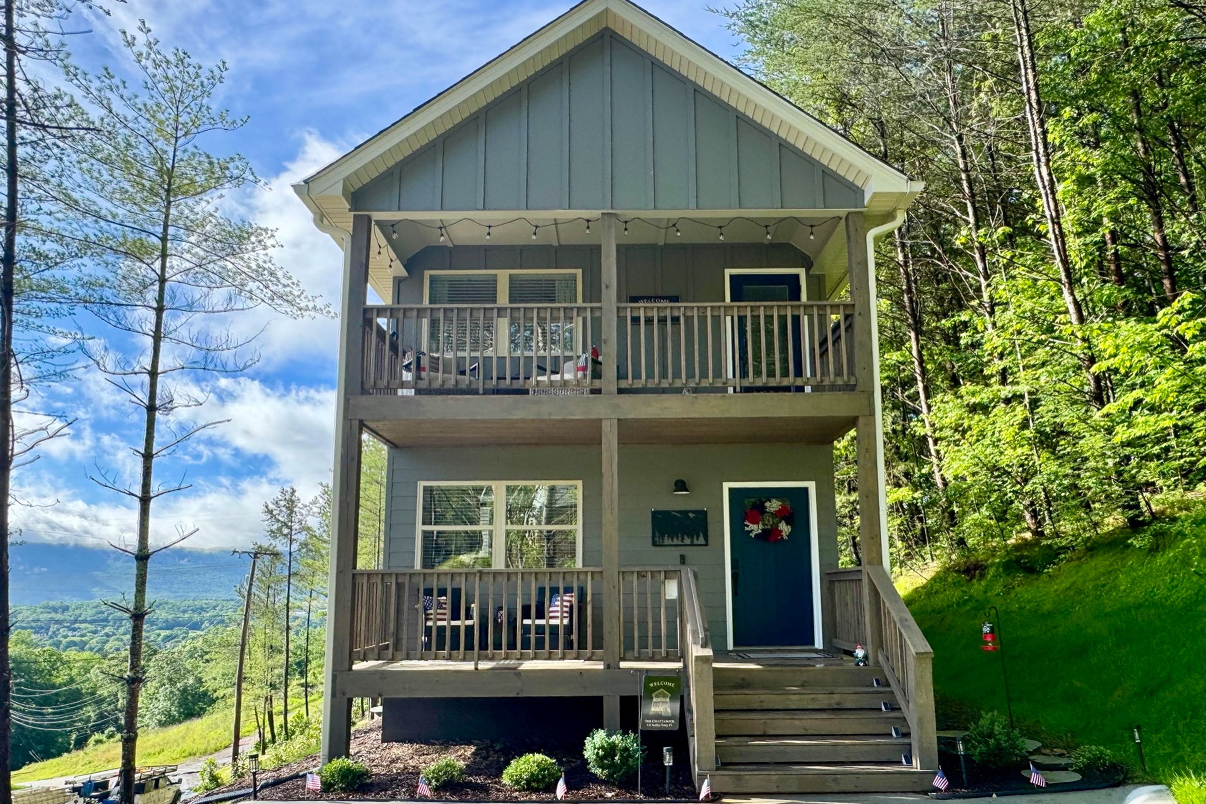 Chattanooga Vacation Rental | 3BR | 2BA | 1,056 Sq Ft | Stairs Required