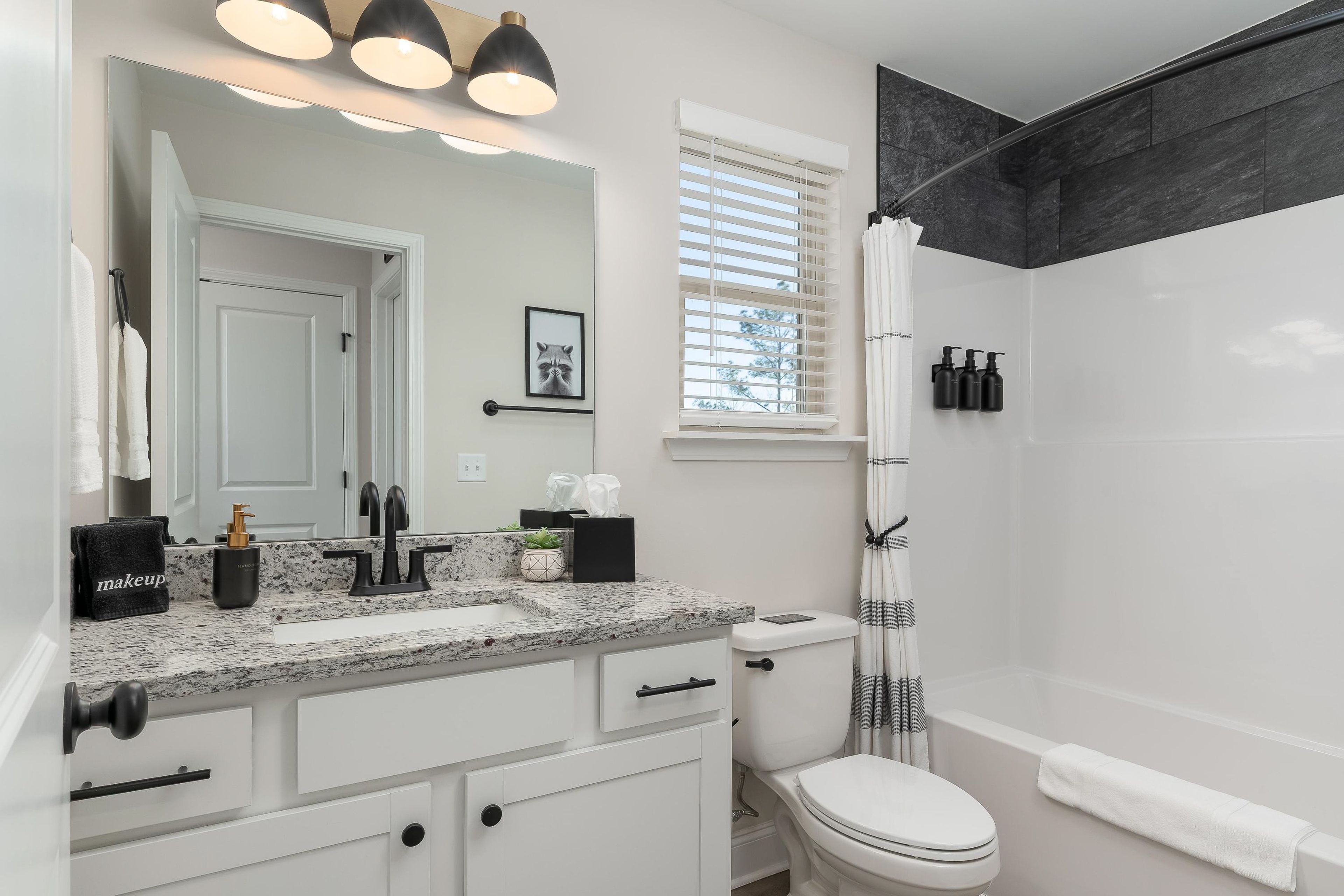Full Bathroom | Towels Provided | 1st Floor