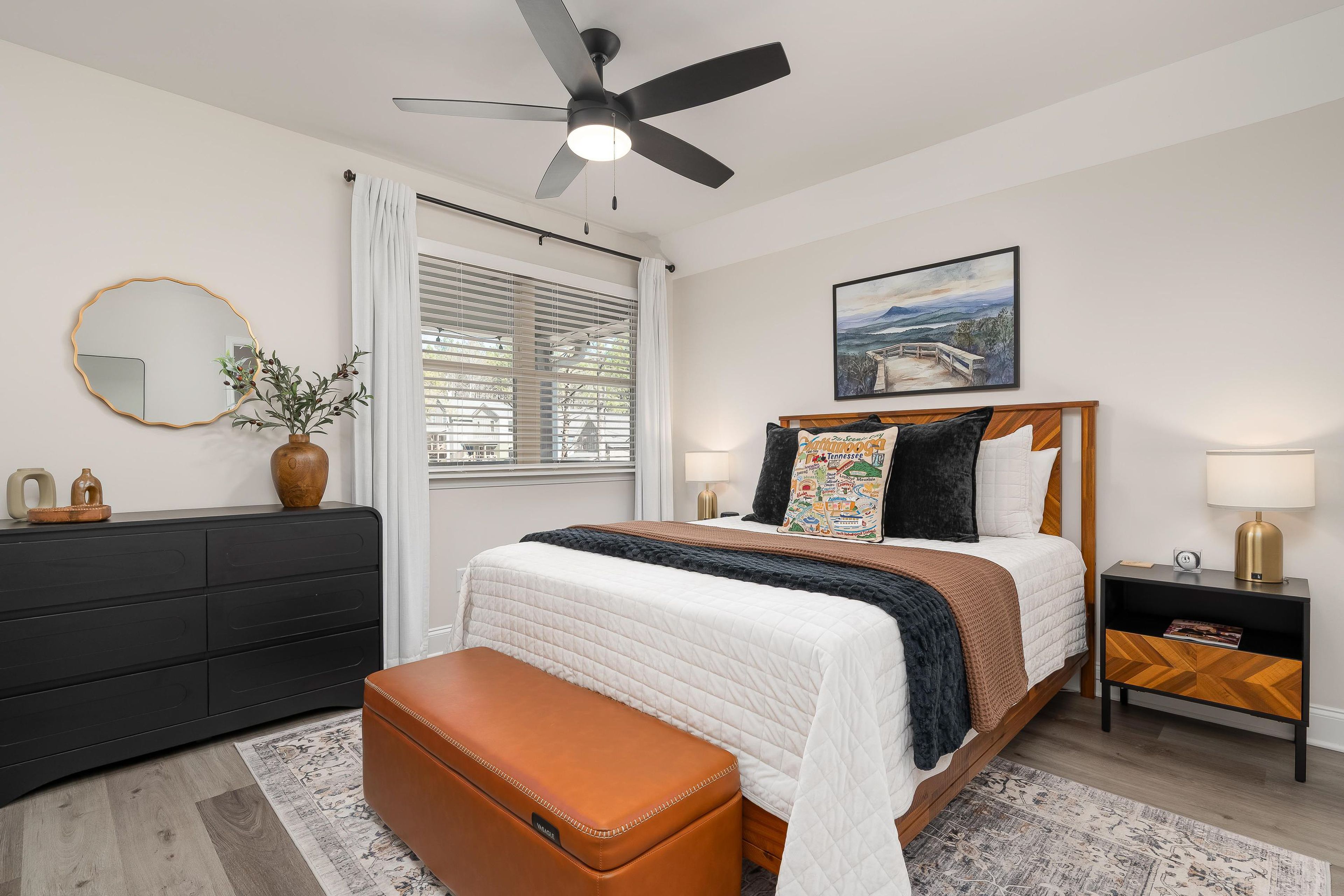 Bedroom 2 | Queen Bed | 2nd Floor | Desk