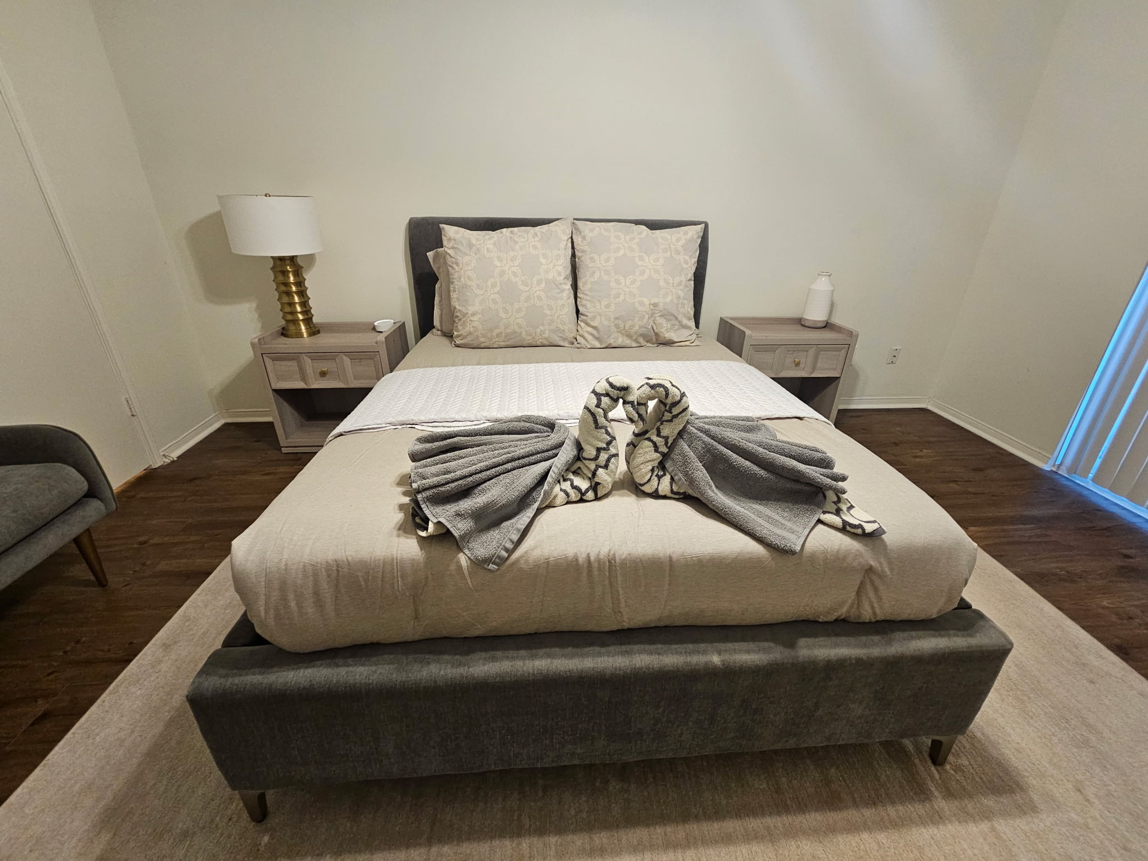 Bedroom Suite 1 | Queen Bed | 1st Floor