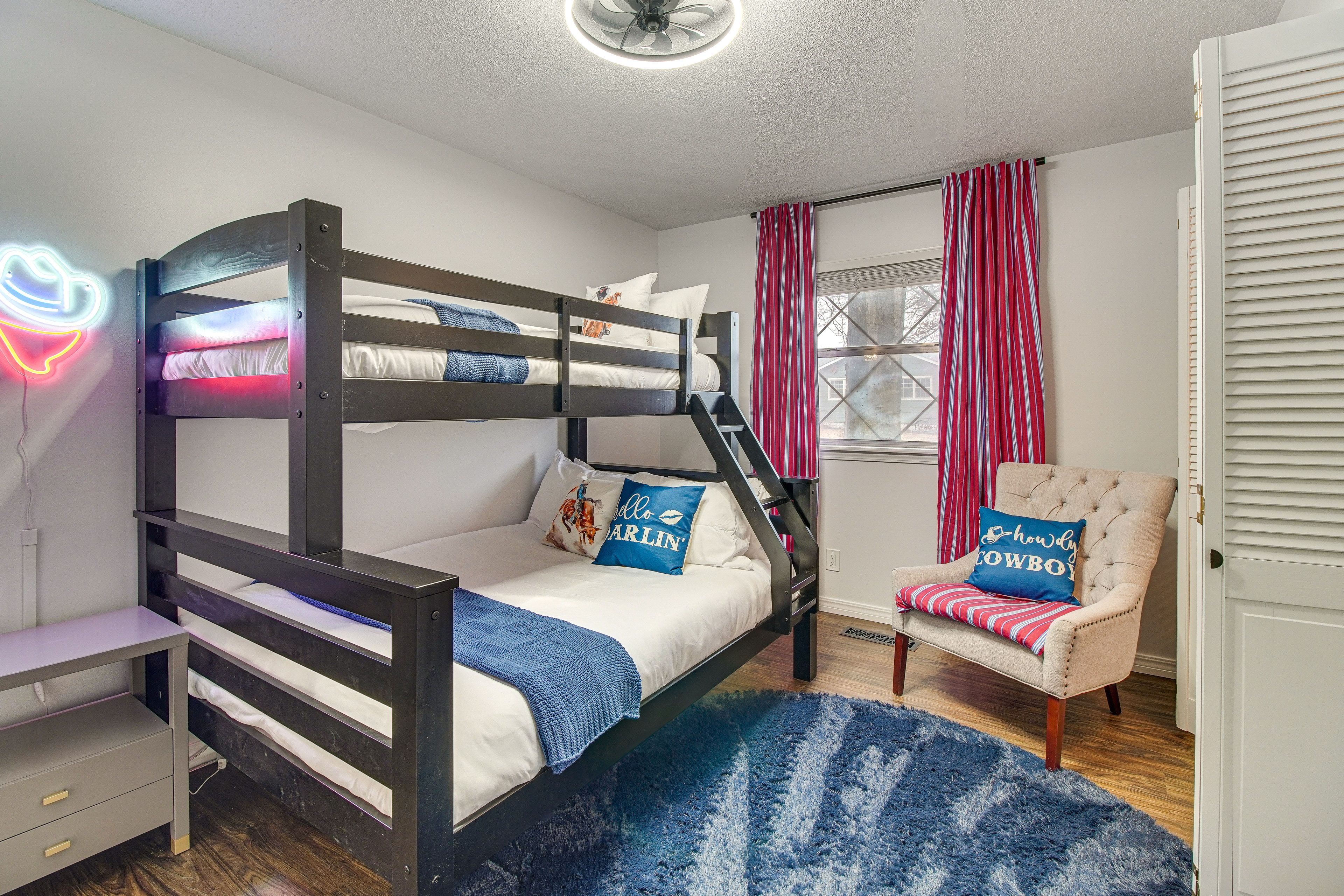 Bedroom 3 | Twin/Full Bunk Bed