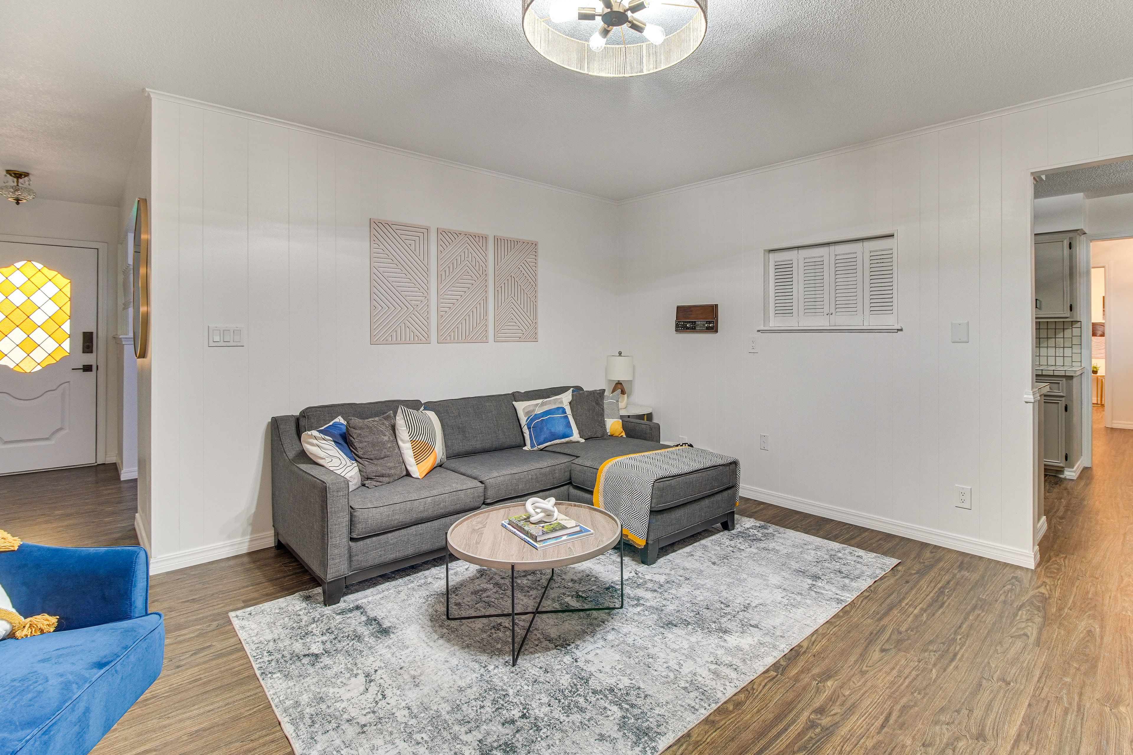 Living Room | Central A/C & Heat | Free WiFi