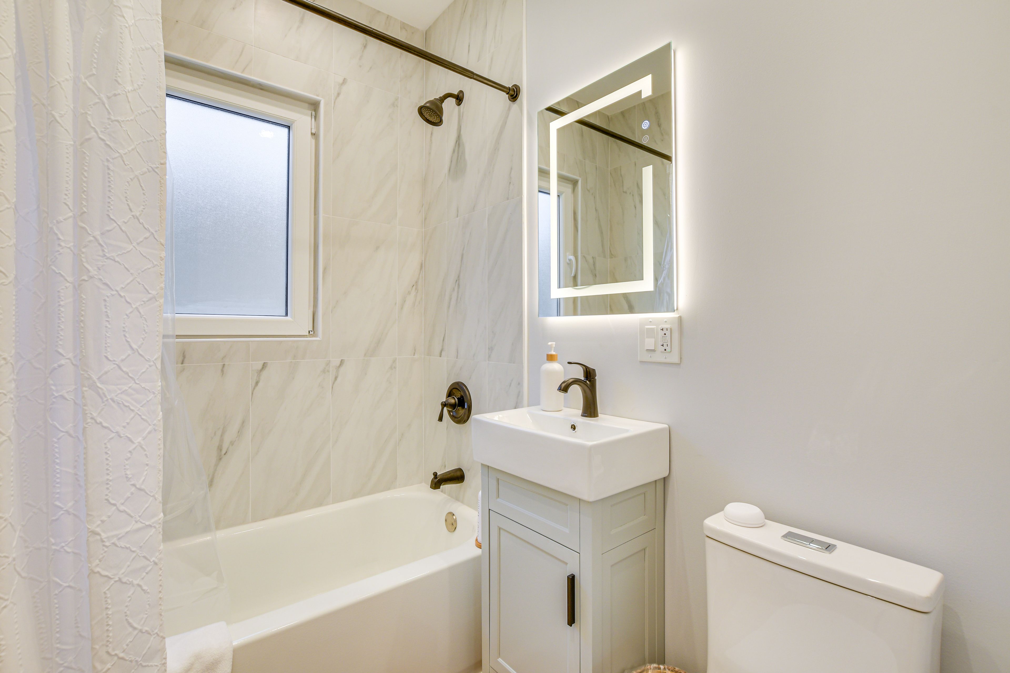 Full Bathroom | 1st Floor