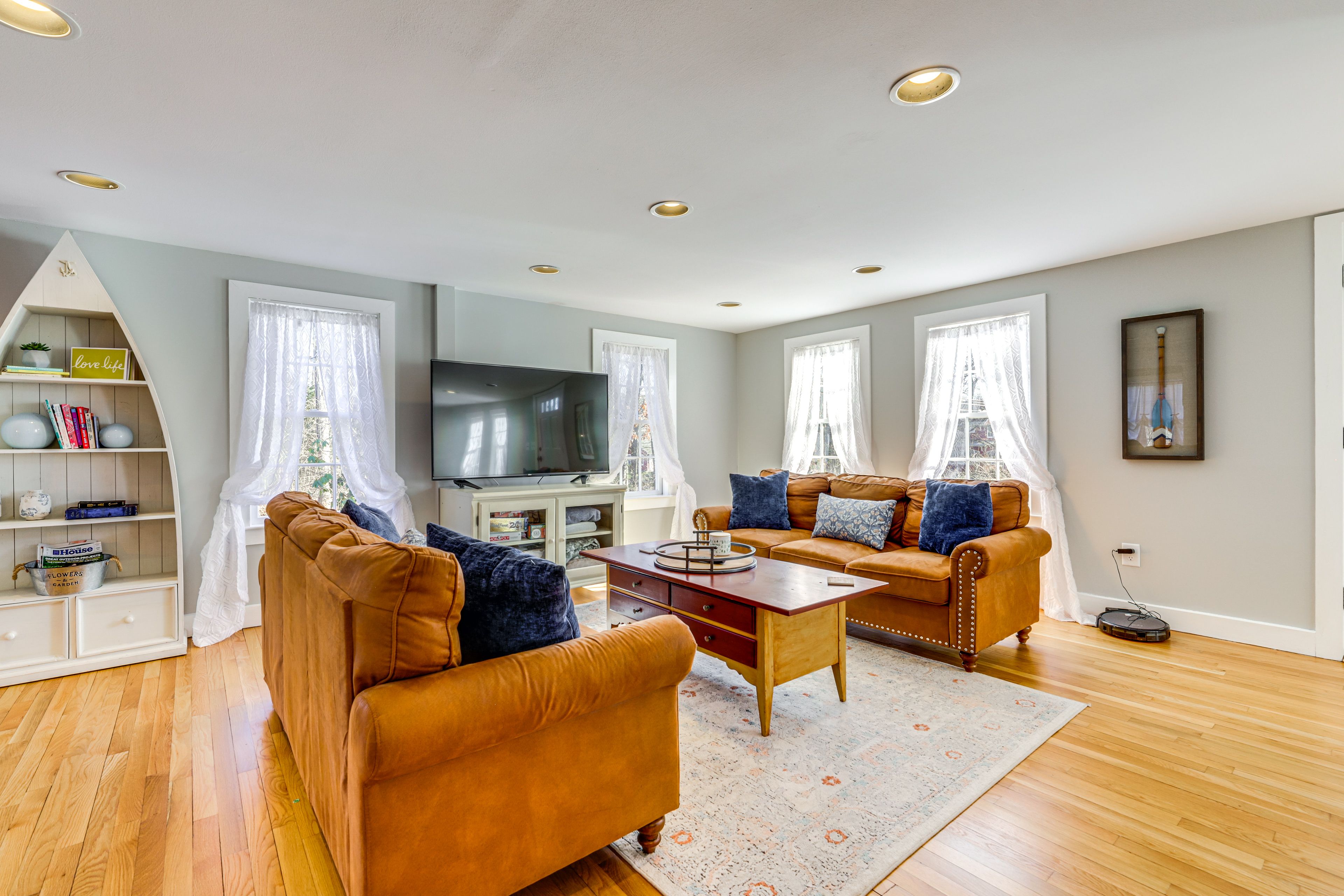 Living Room | 1st Floor | Free WiFi