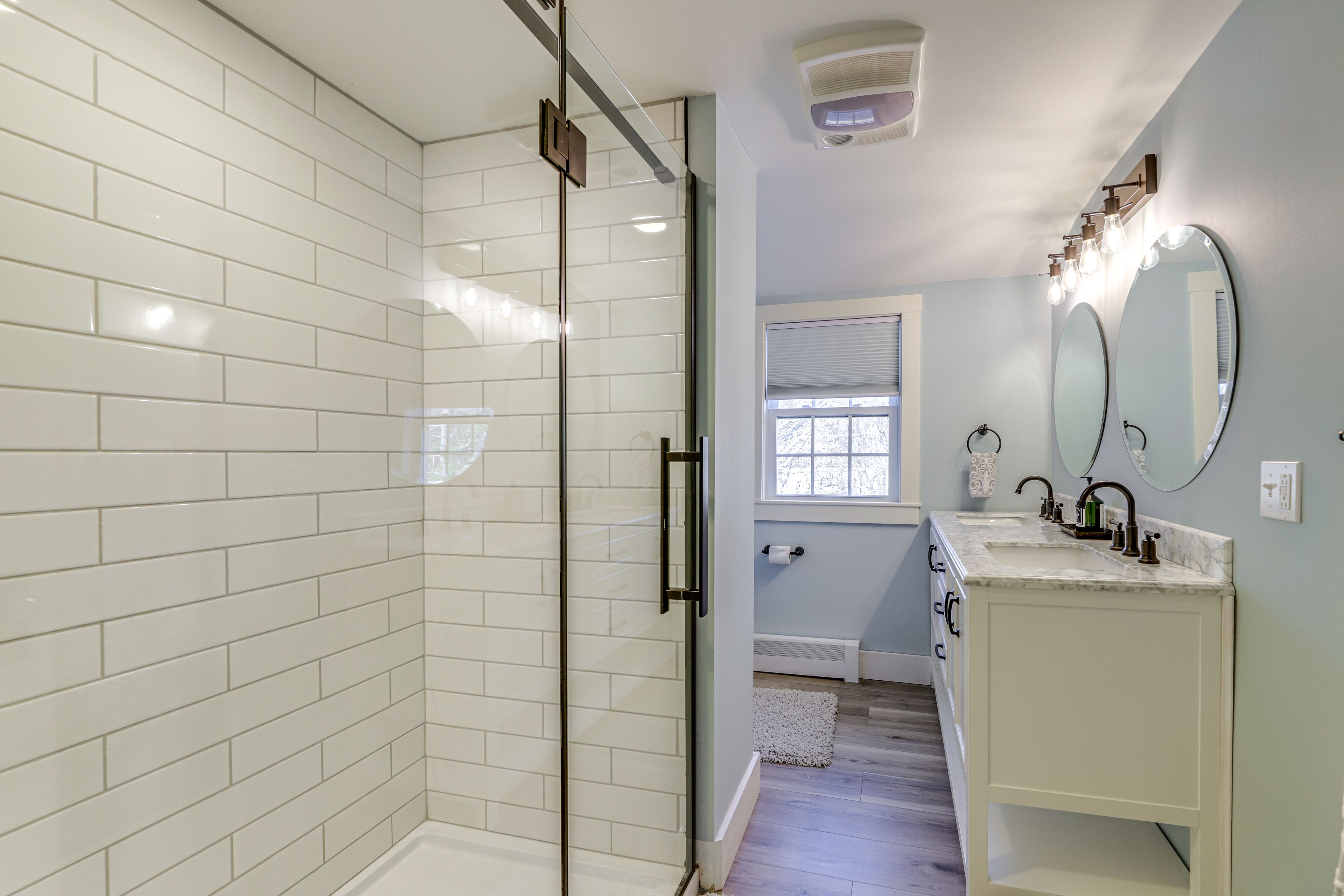 Full Bathroom | 2nd Floor | Towels Provided