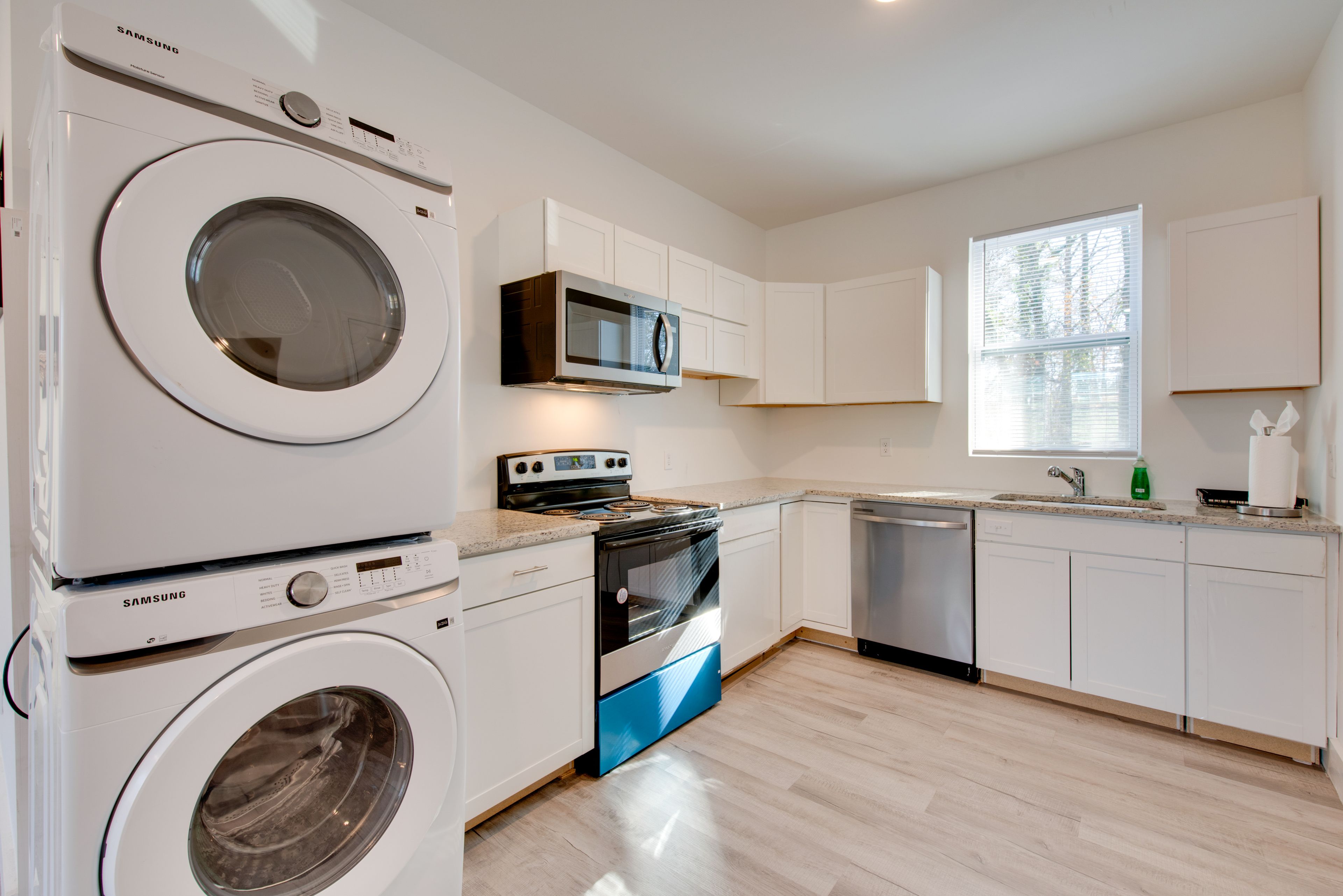 Kitchen | Washer & Dryer | Keurig & Coffee Pods