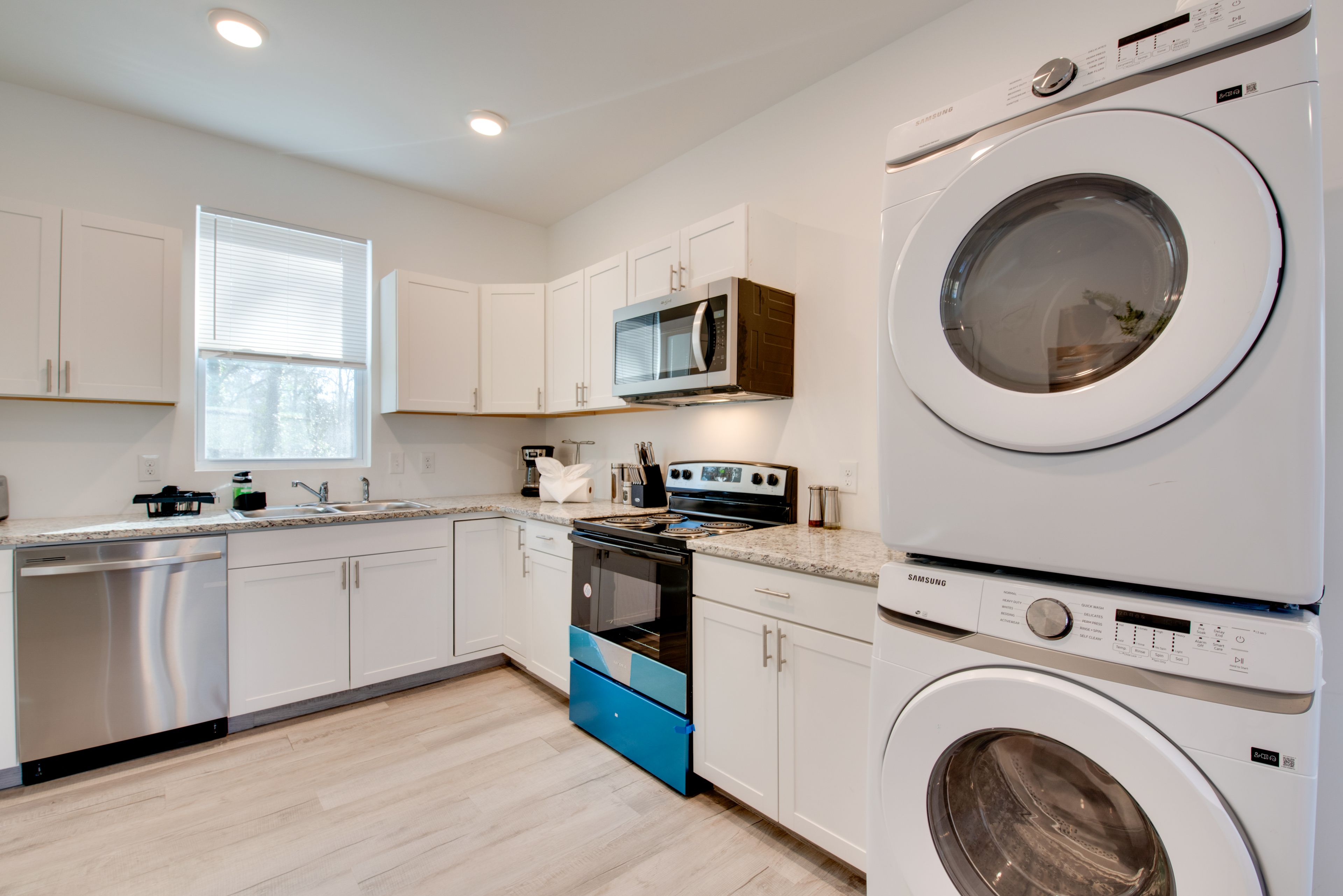 Kitchen | Washer & Dryer | Drip Coffee Pot