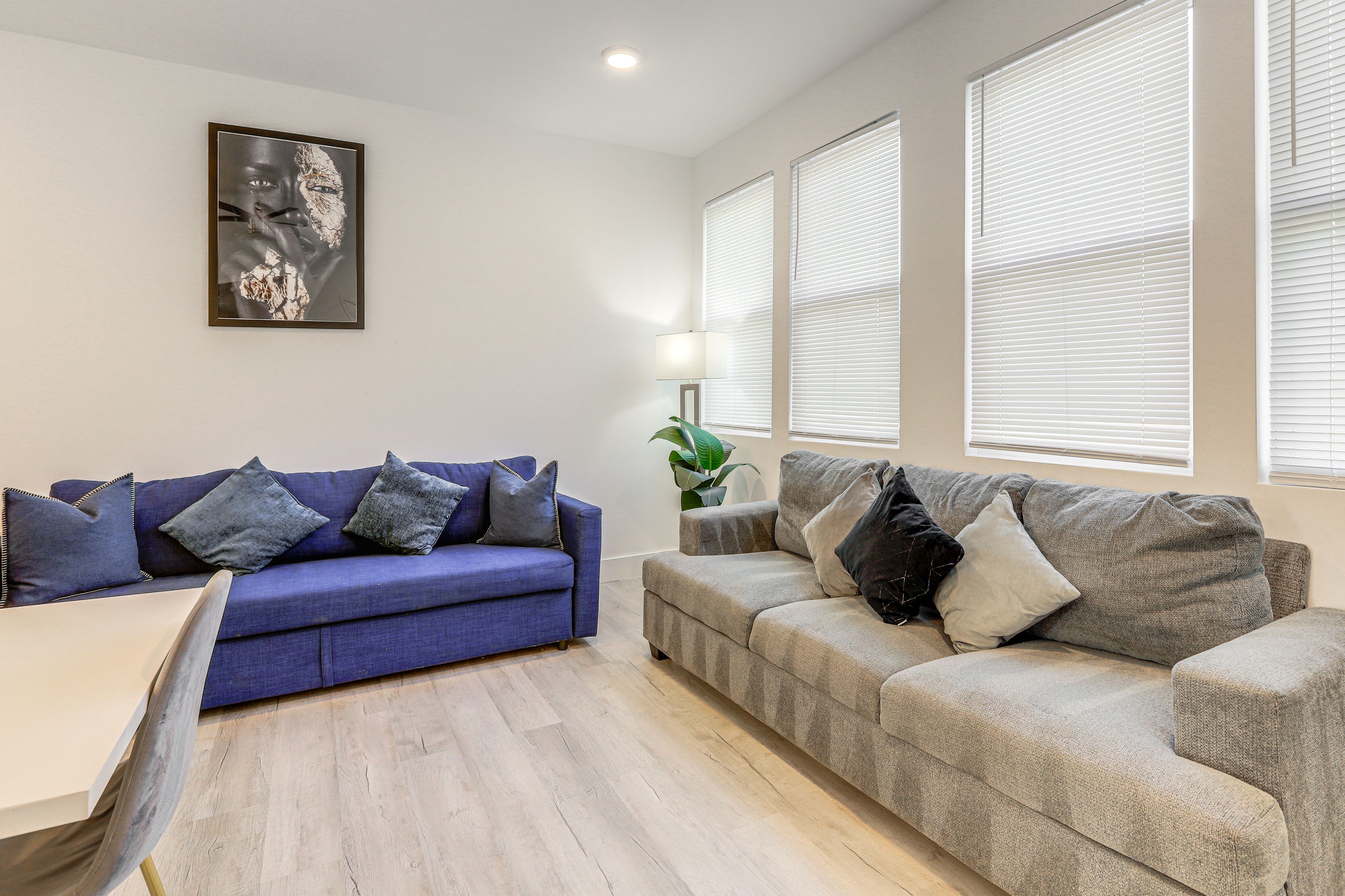 Living Room | Sleeper Sofa | Smart TV | Free WiFi | Central A/C & Heating