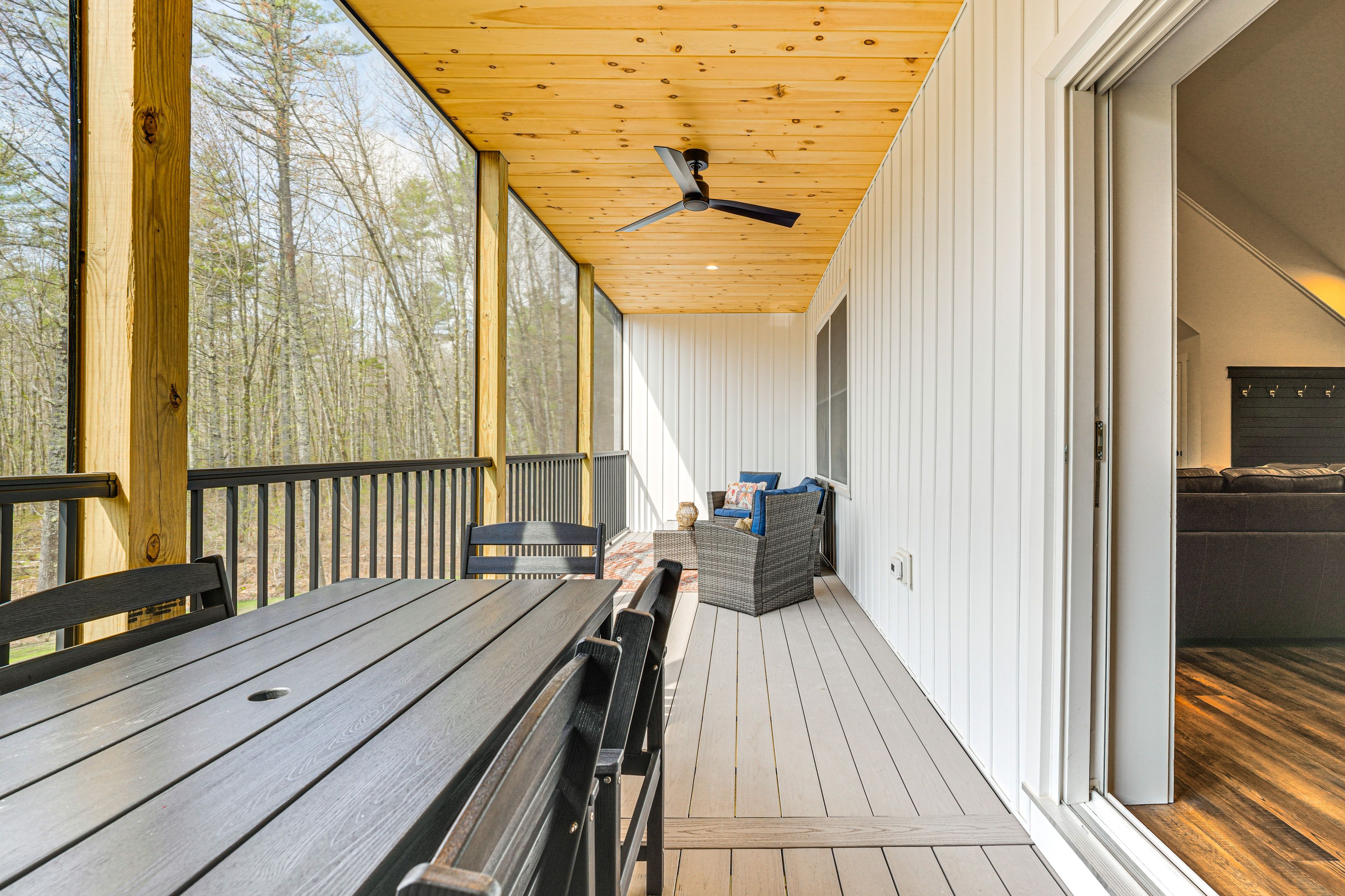 Screened-In Deck | Outdoor Dining