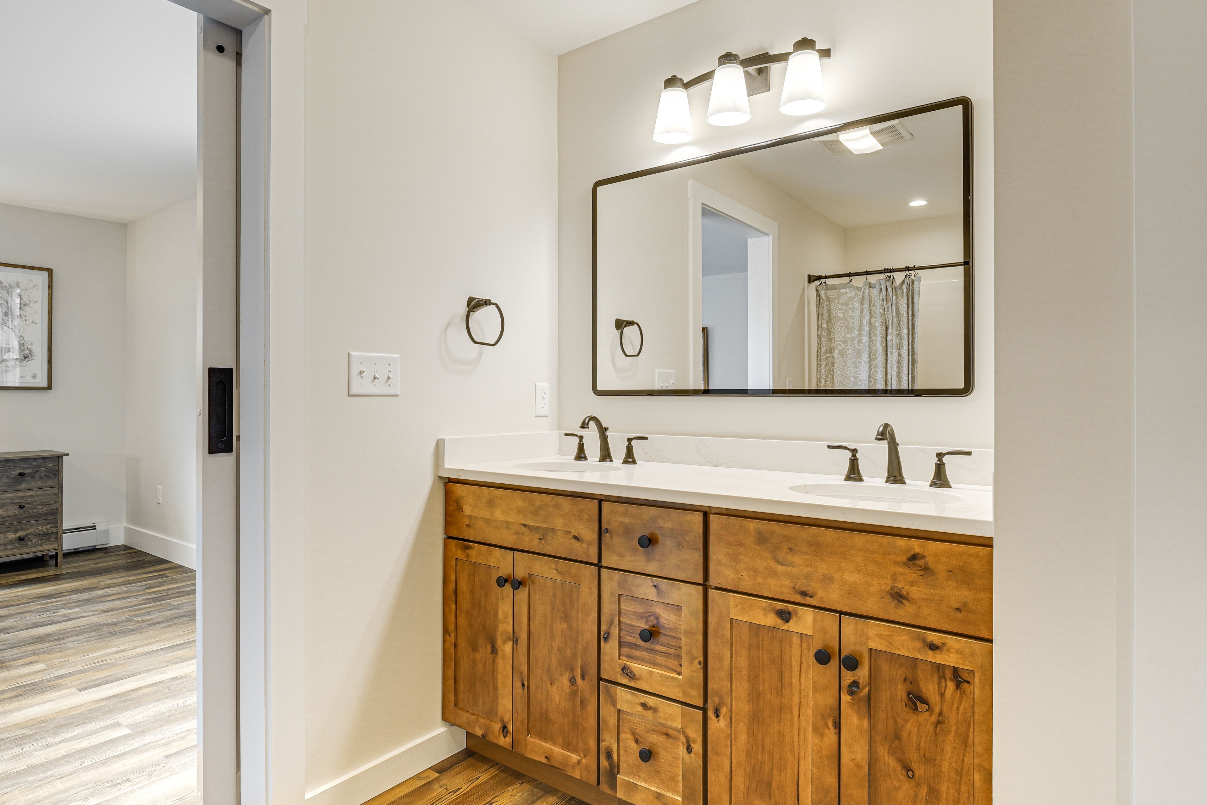 En-Suite Bathroom | Upper Level | Towels Provided