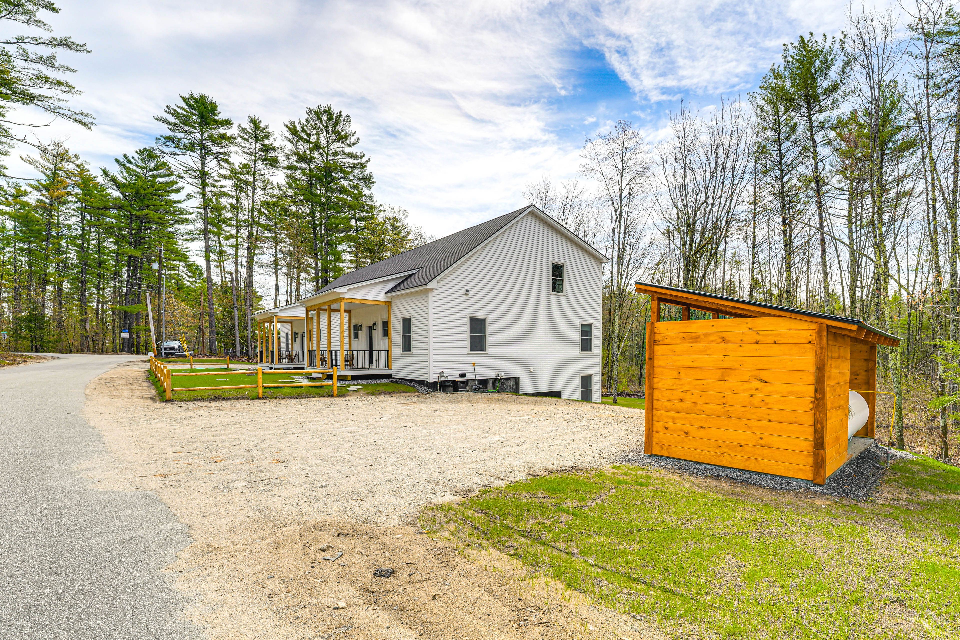Parking | Driveway (6 Vehicles) | Boat/Trailer Parking Available