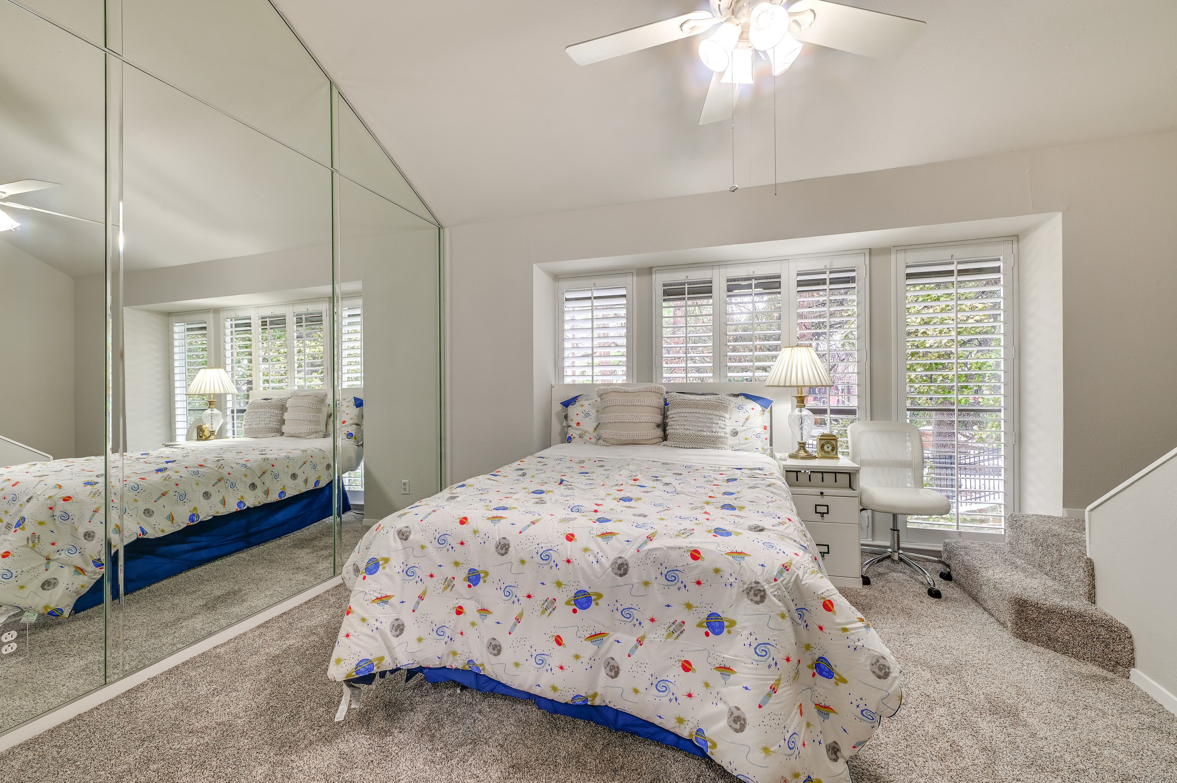 Bedroom 1 | Queen Bed