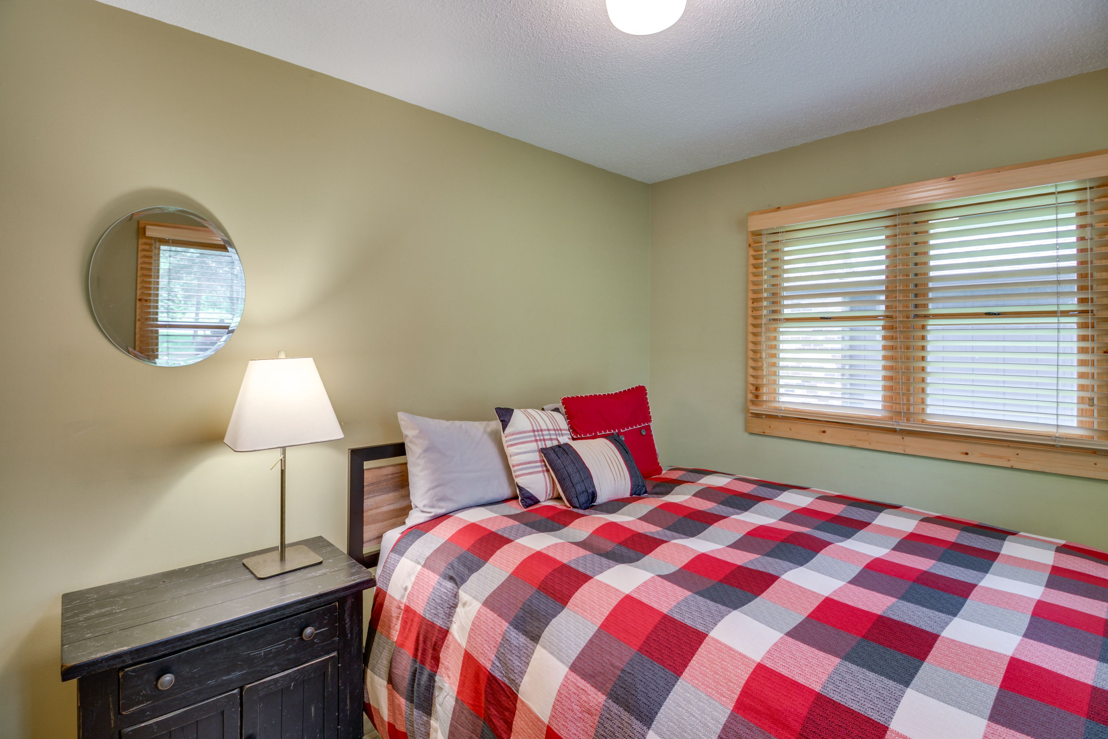 Bedroom 1 | Queen Bed | Main Level