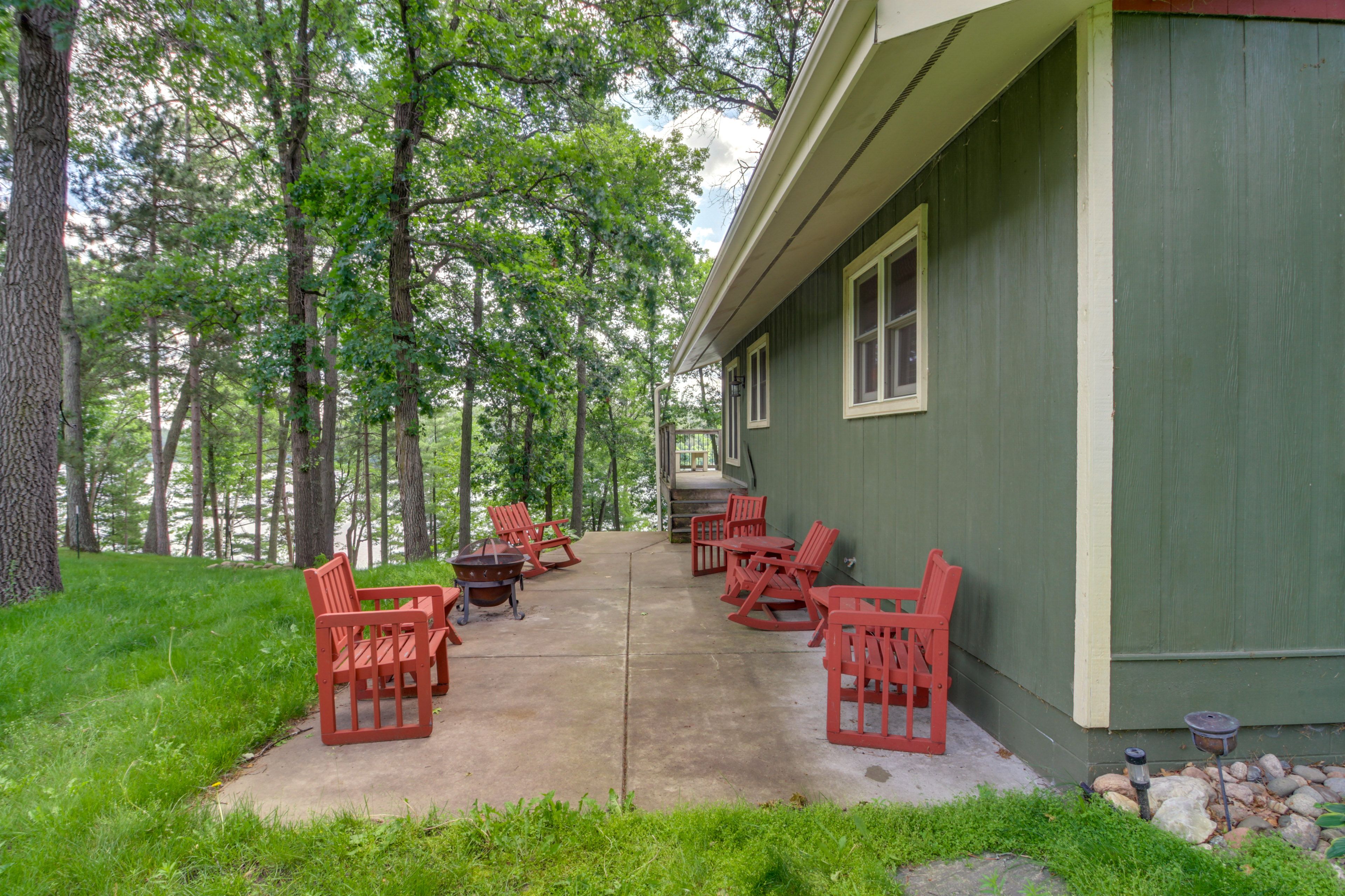 Private Patio | Fire Pit | Outdoor Seating