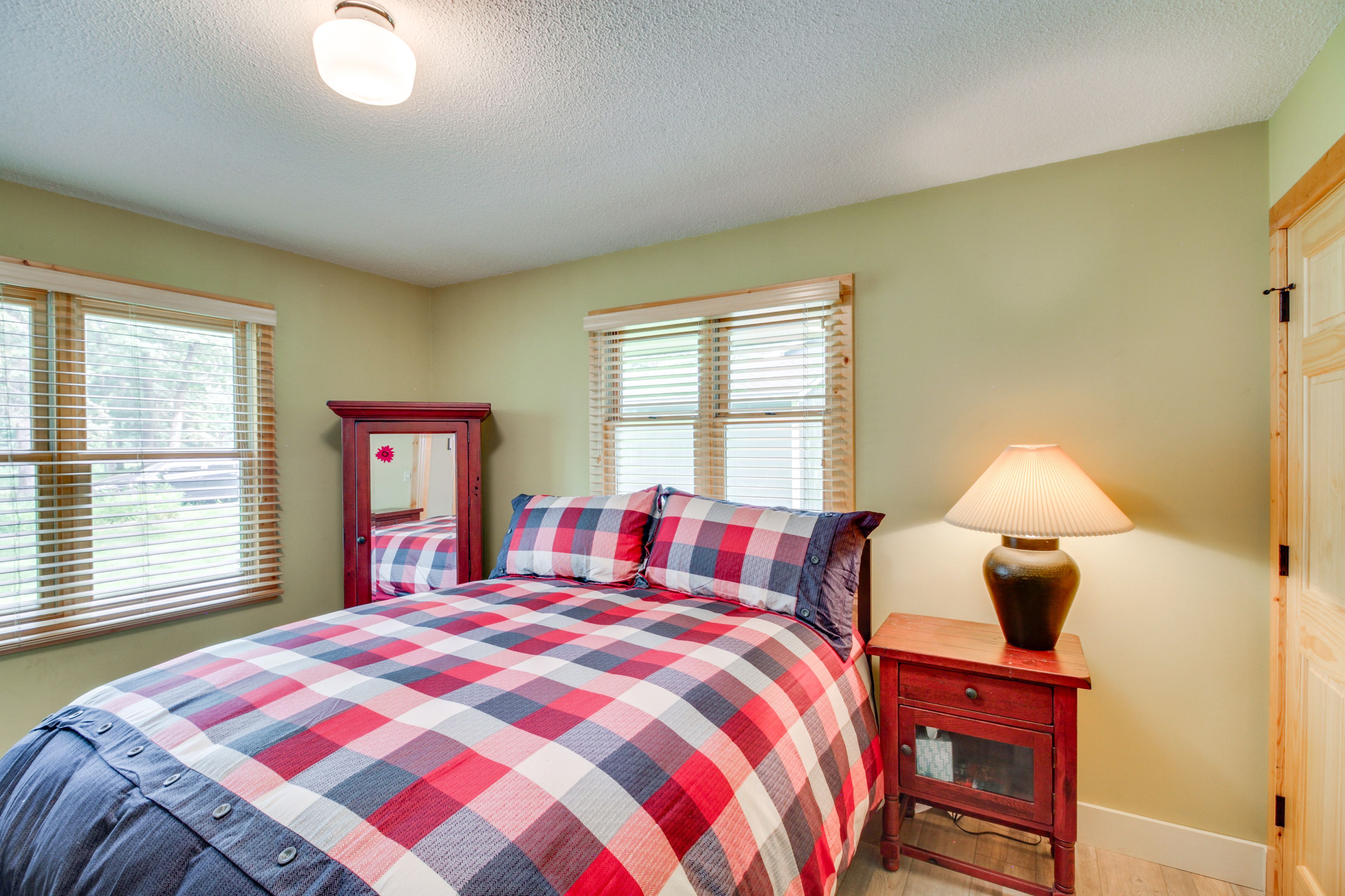 Bedroom 2 | Queen Bed | Main Level