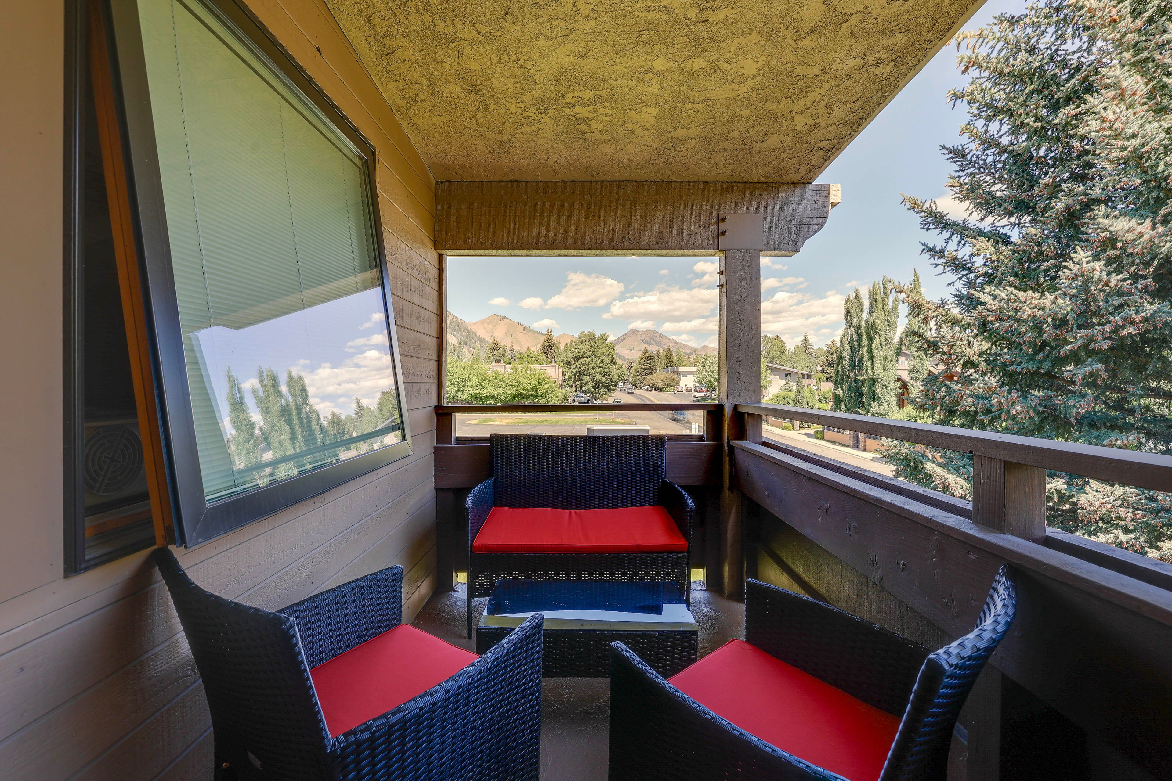 Covered Balcony | Mountain Views
