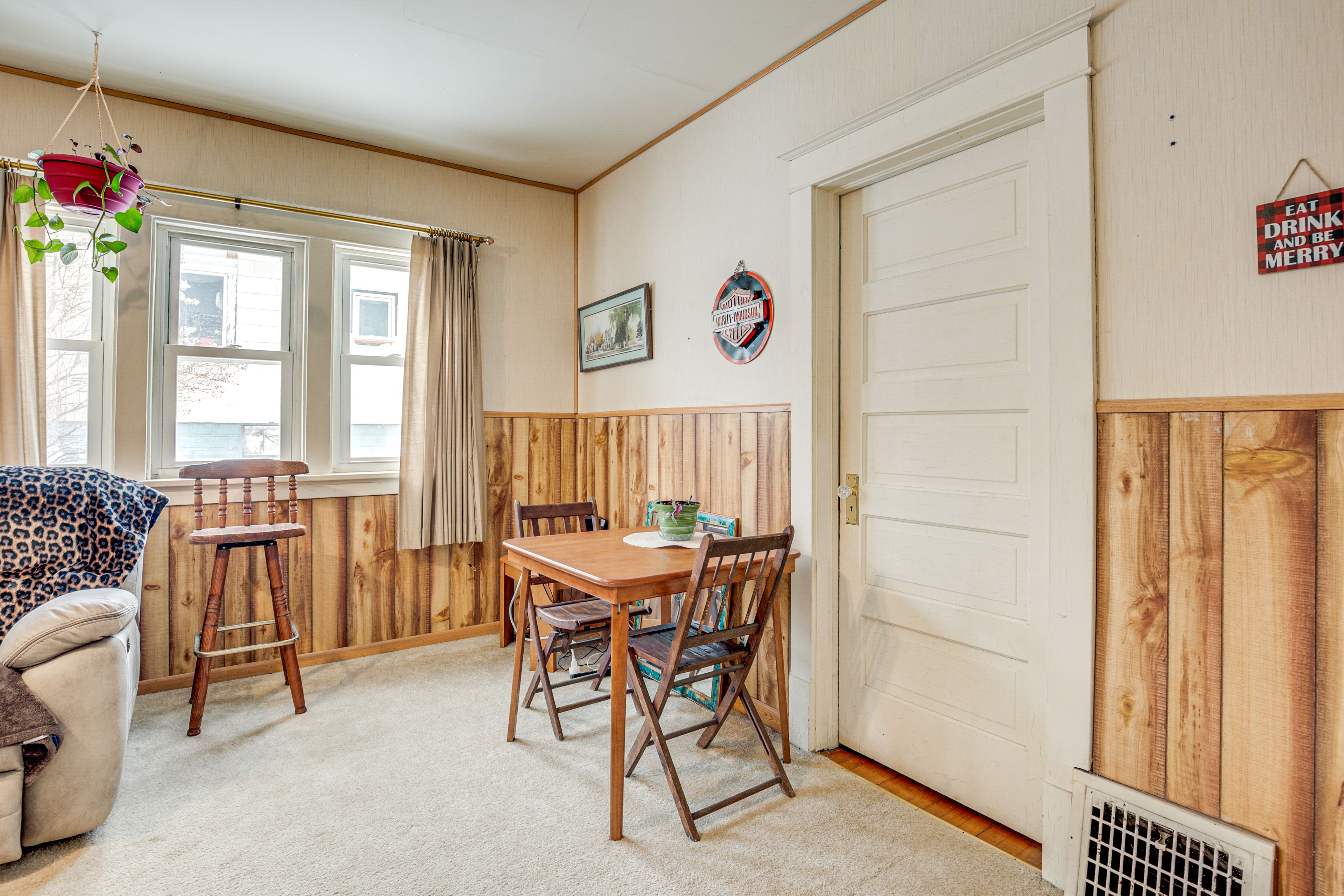 Dining Area | 1st Floor