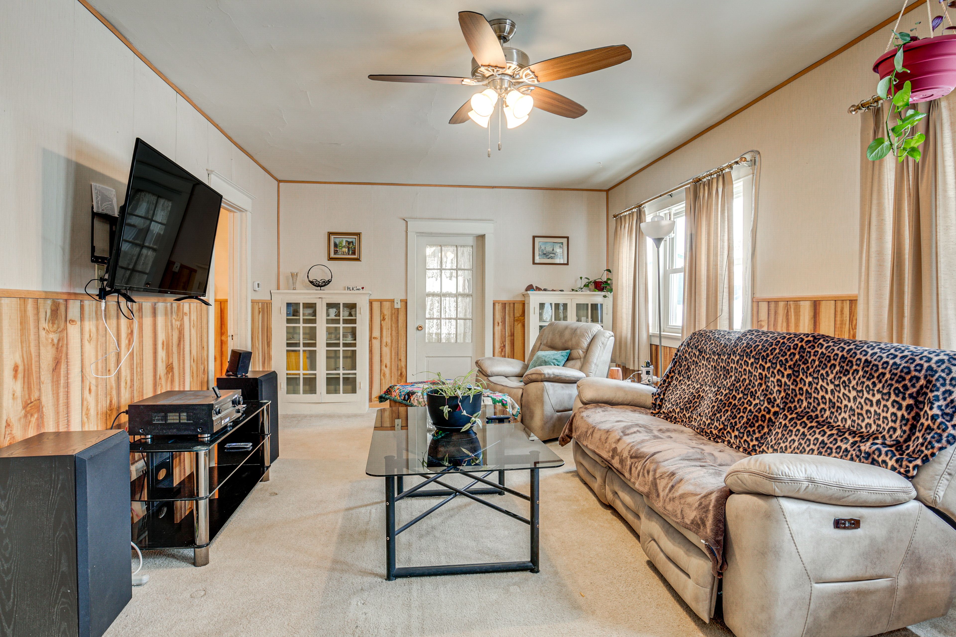Living Room | Central Heating | 1st Floor