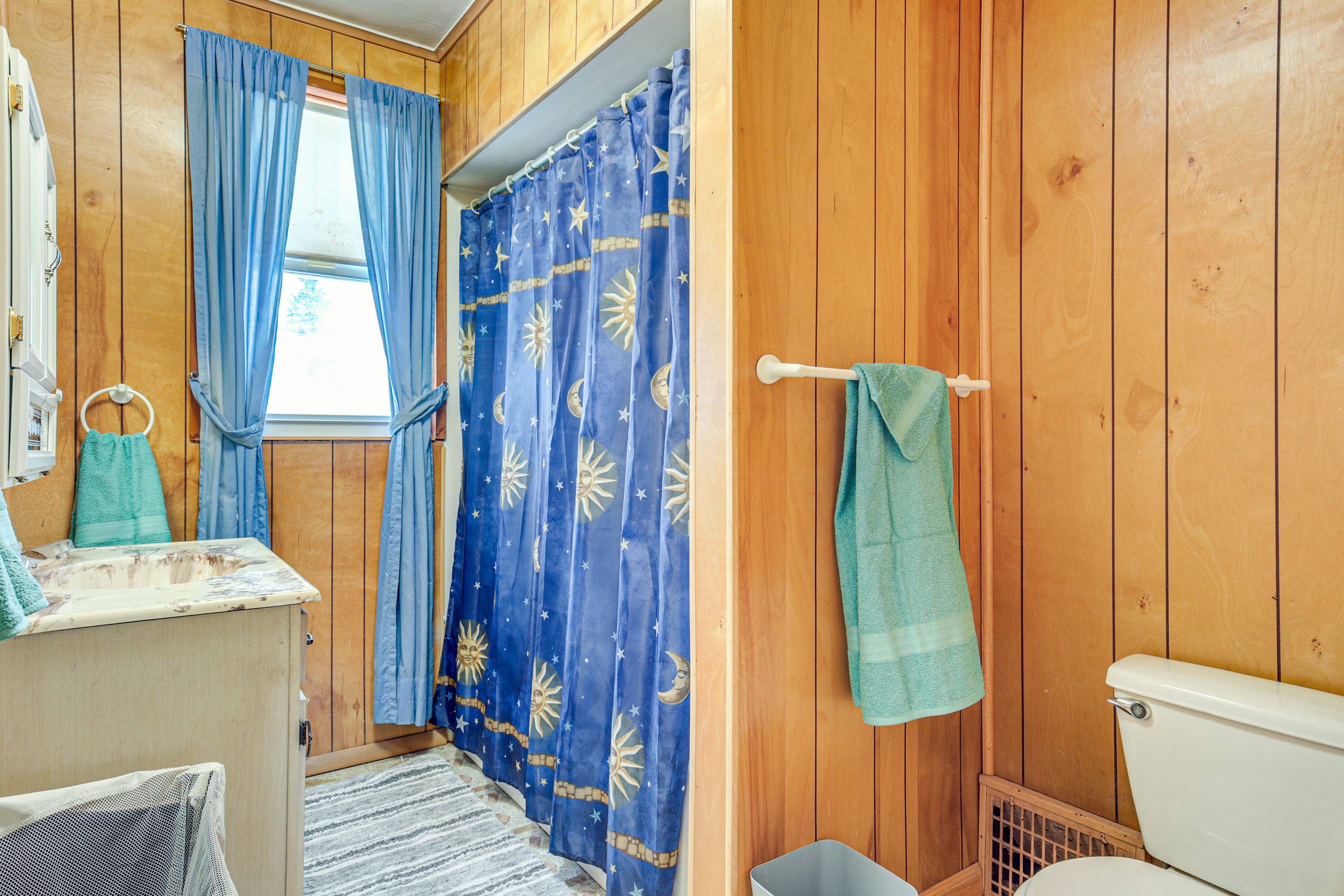 Bathroom | 2nd Floor