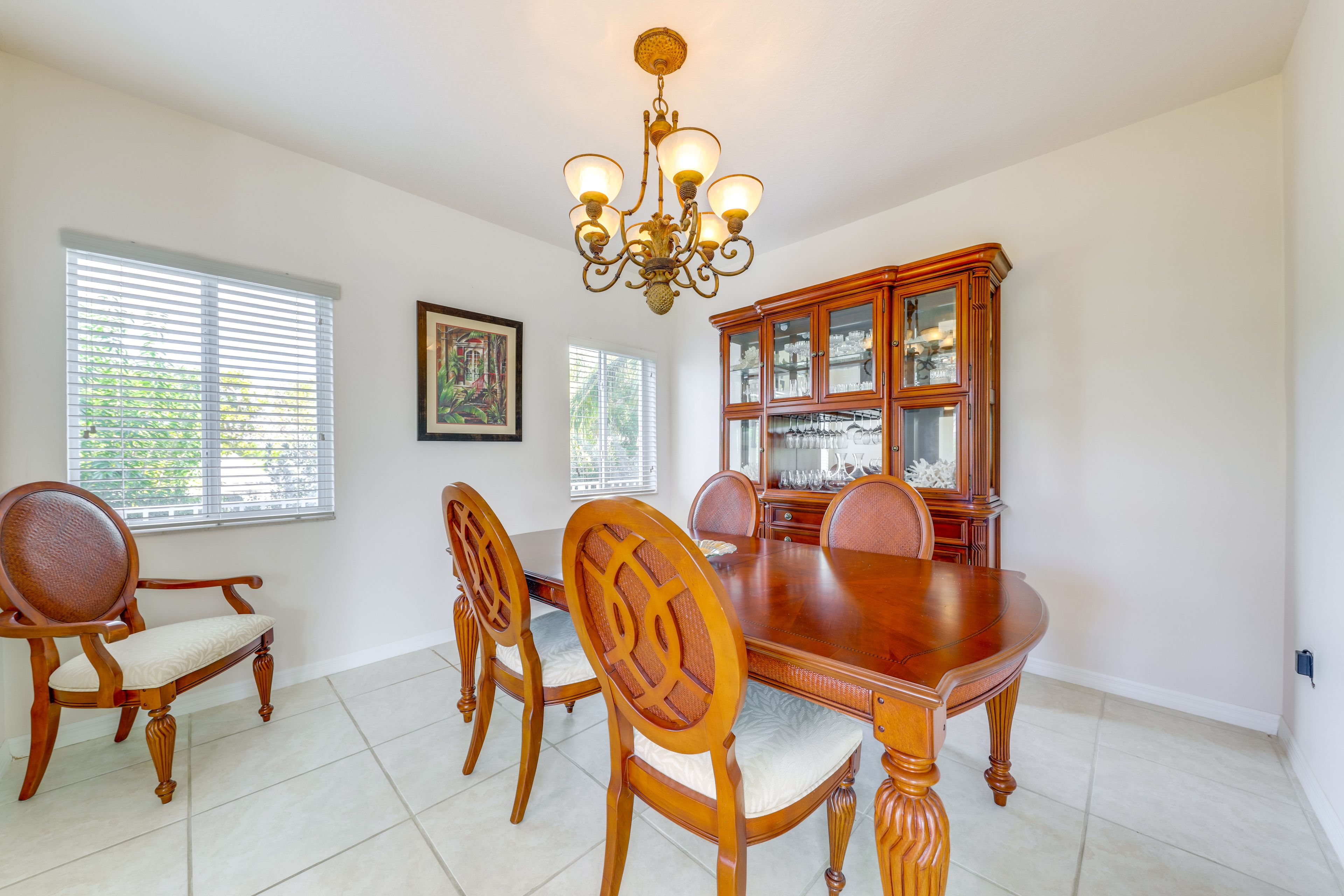 Dining Area | 2nd Floor | Dishware/Flatware | Trash Bags/Paper Towels