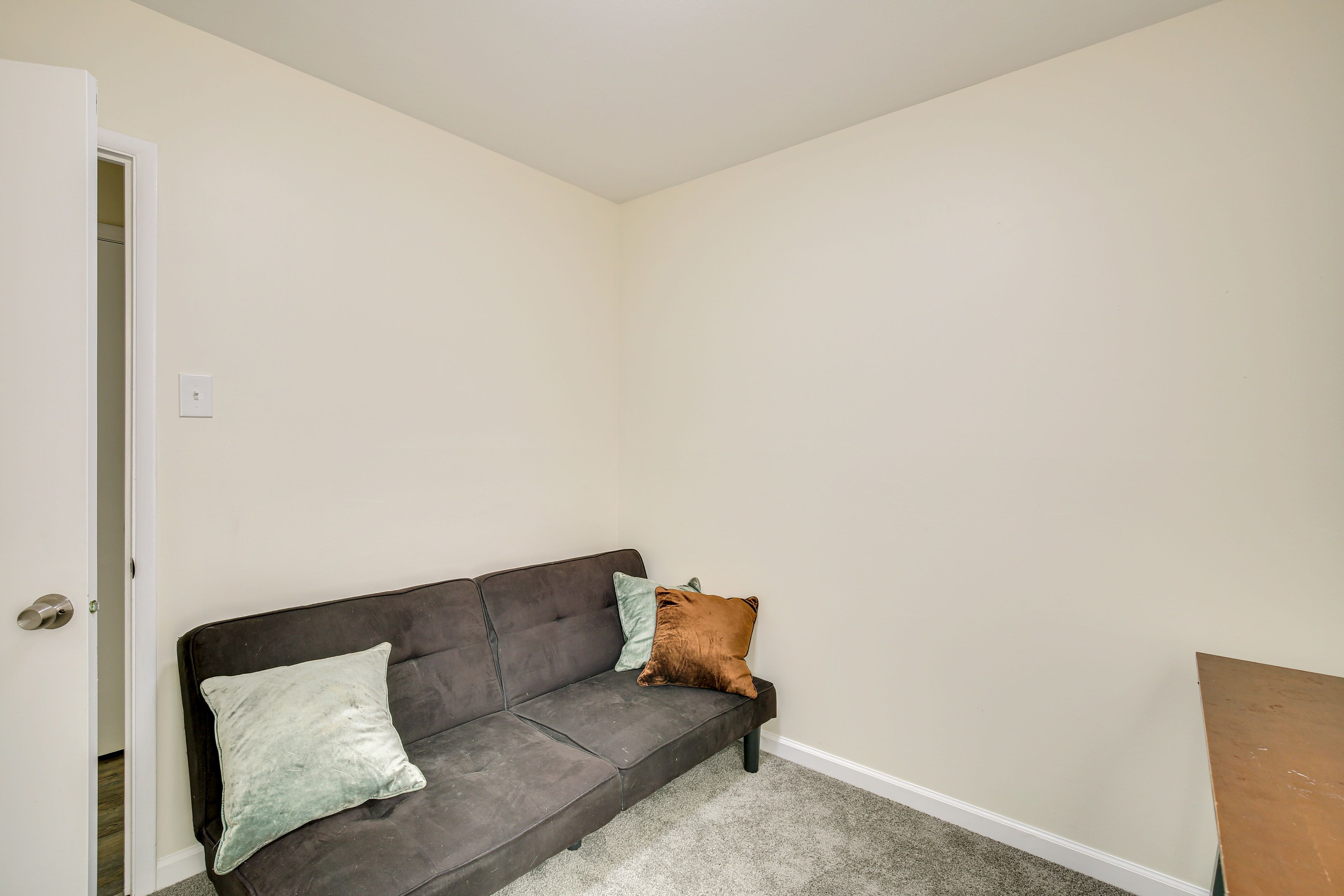 Bedroom 3 | Full Futon | Desk