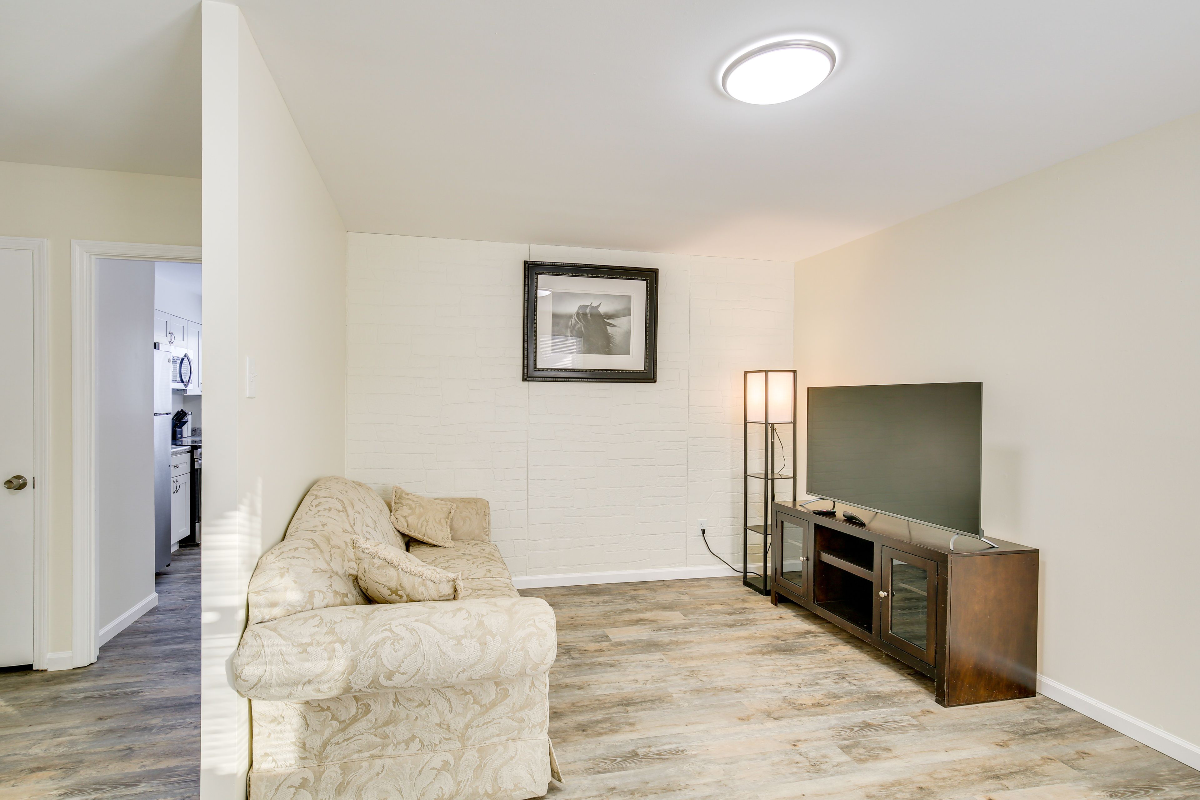 Living Room | Smart TV | Free WiFi | Single-Story Property