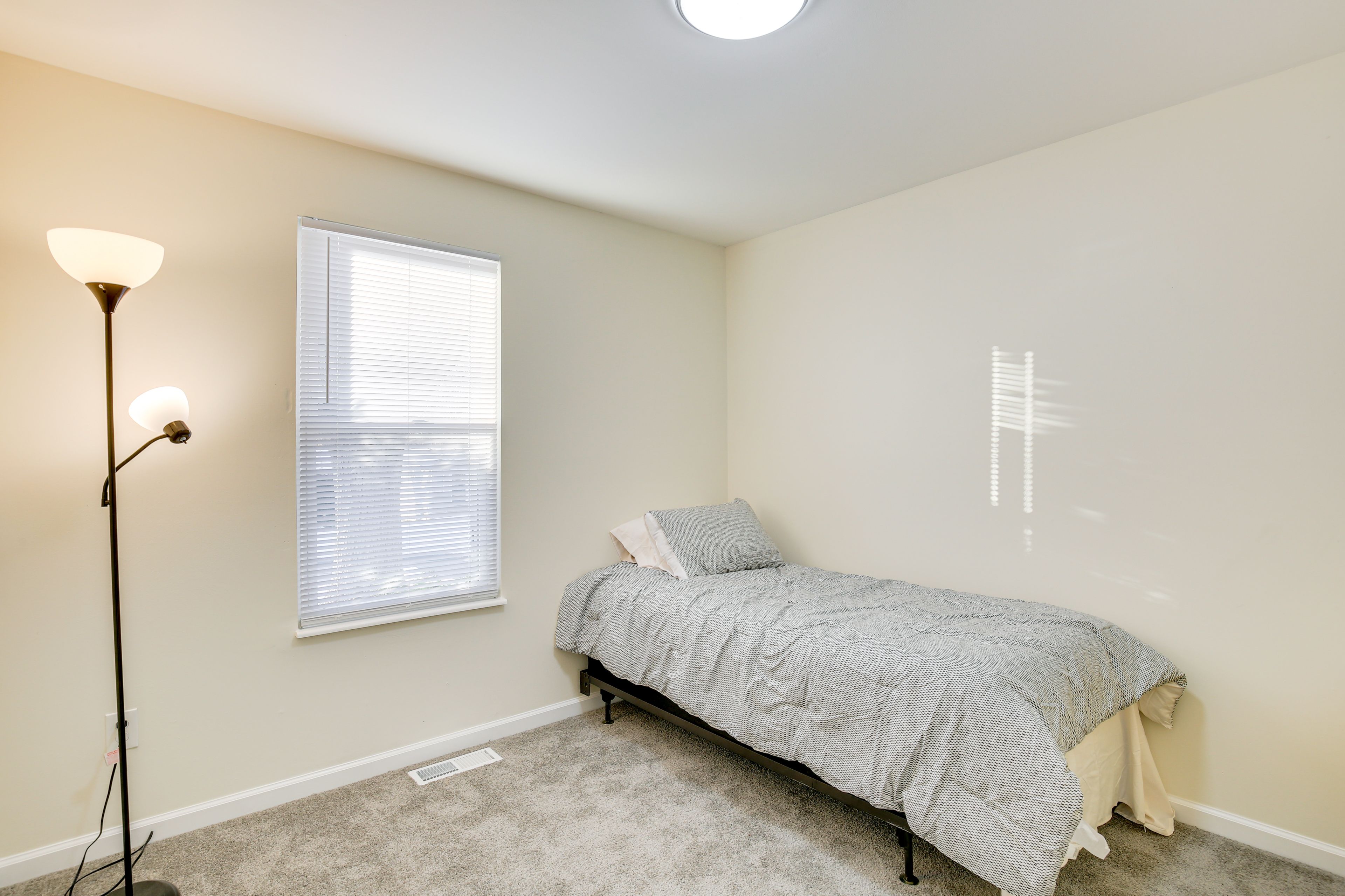 Bedroom 2 | Twin Bed