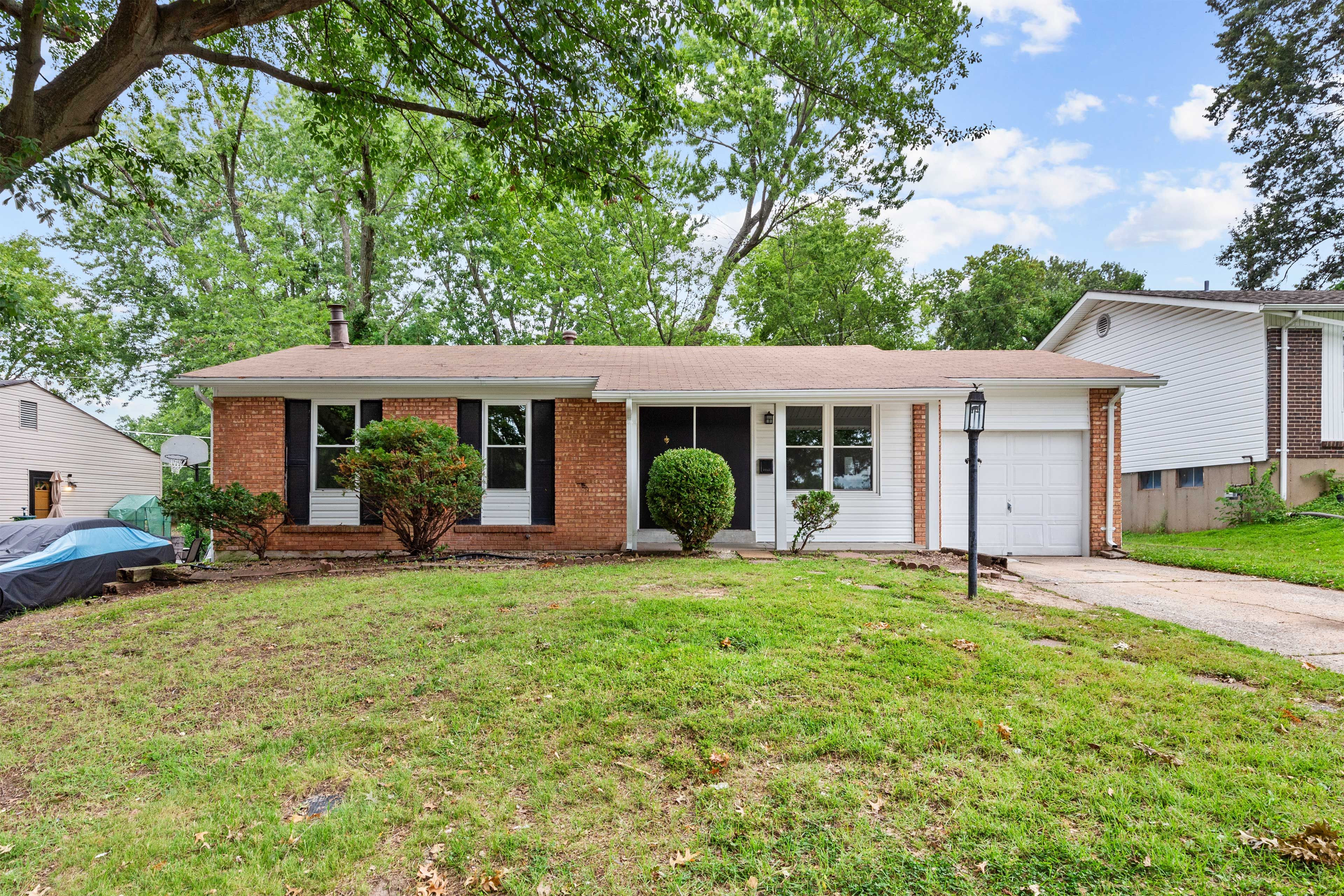 St. Louis Vacation Rental | 3BR | 2BA | 962 Sq Ft | 2 Steps Required