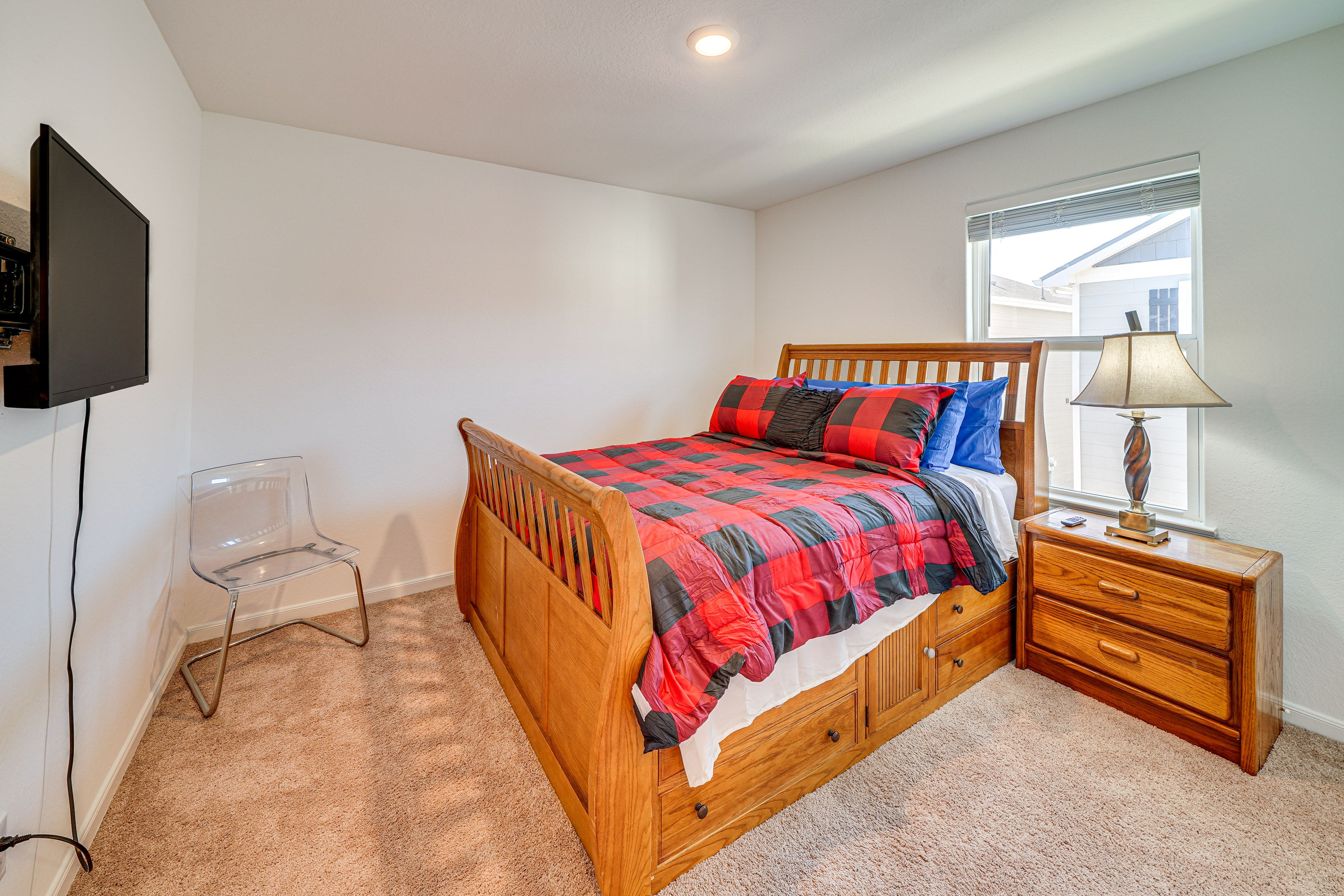 Bedroom 2 | Queen Bed | 2nd Floor | Smart TV