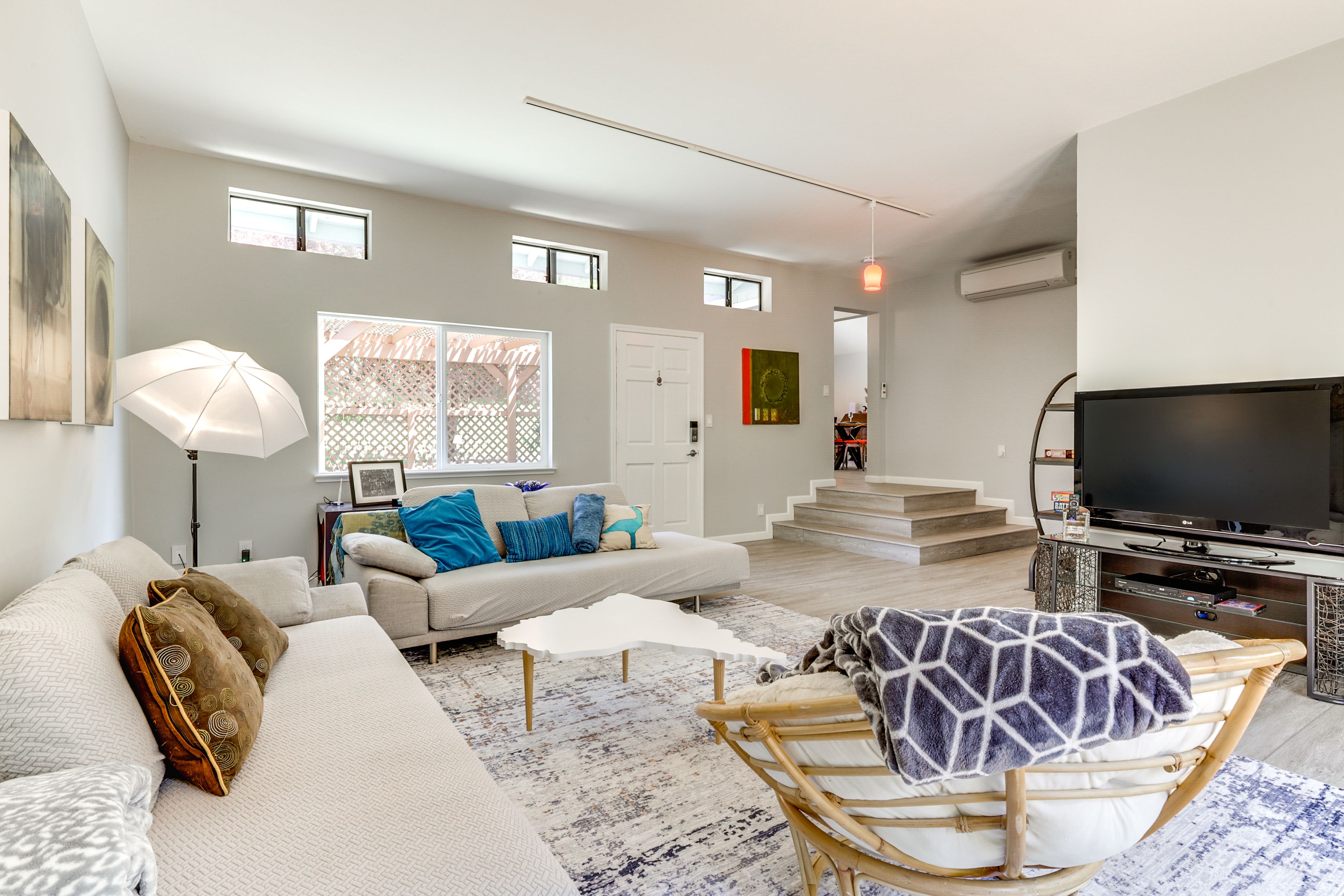 Living Room | Free WiFi | Central Heating & A/C | Smart TV