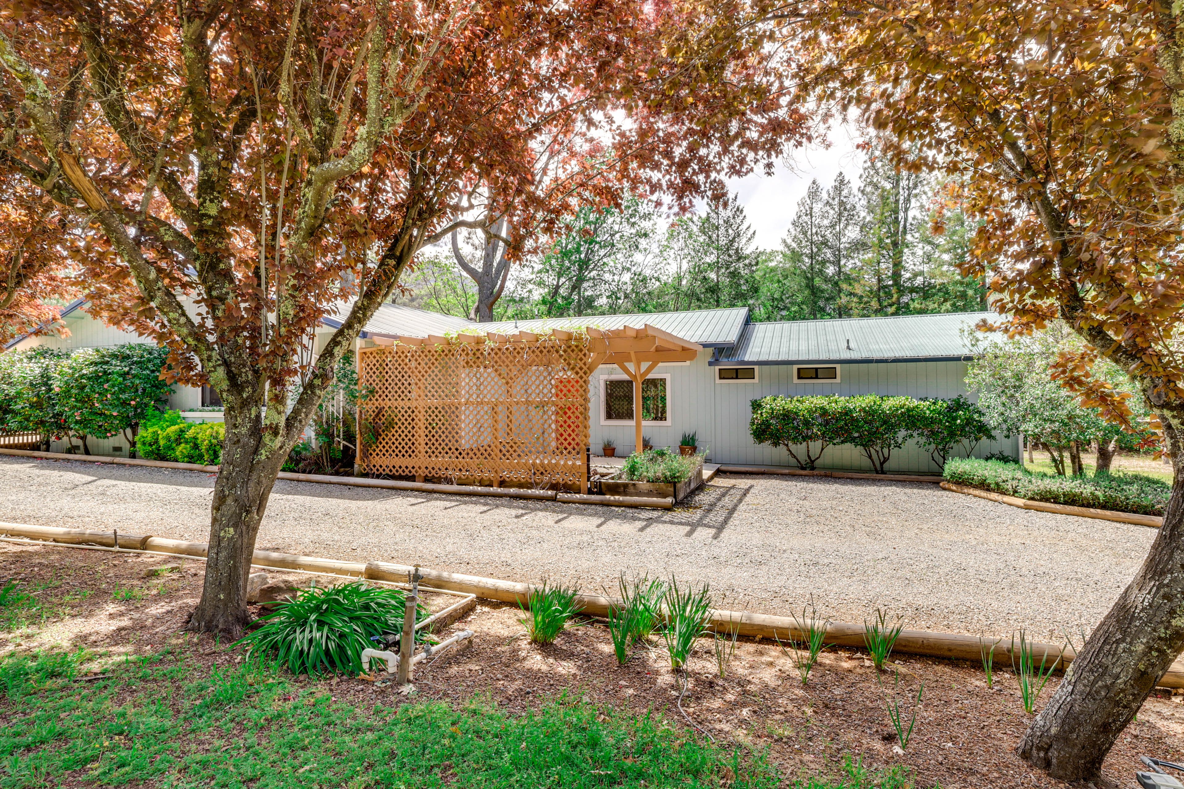 Gravel Driveway (4 Vehicles) | RV/Trailer Parking Allowed