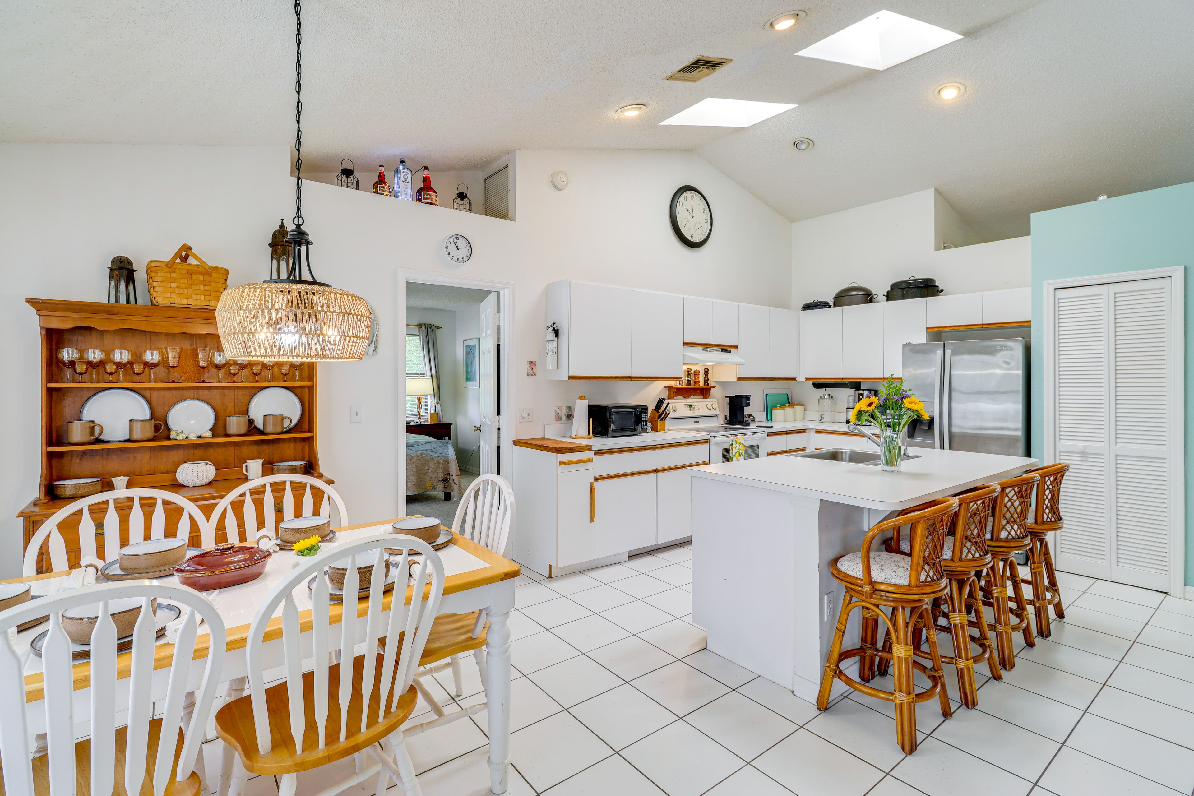Kitchen | Drip & Keurig Coffee Makers | Dishwasher | Dishware & Flatware