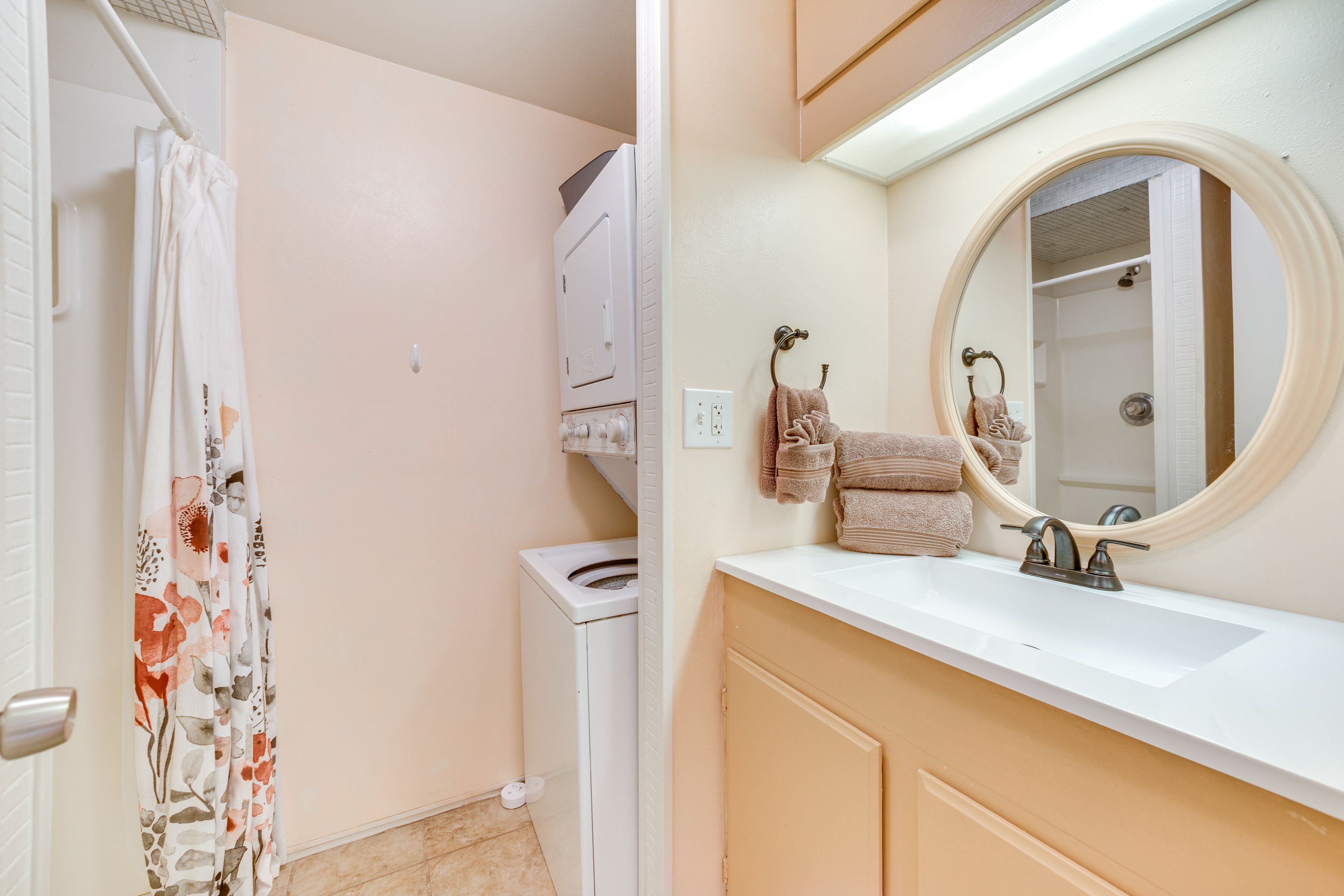 Full Bathroom | Washer & Dryer | Towels Provided