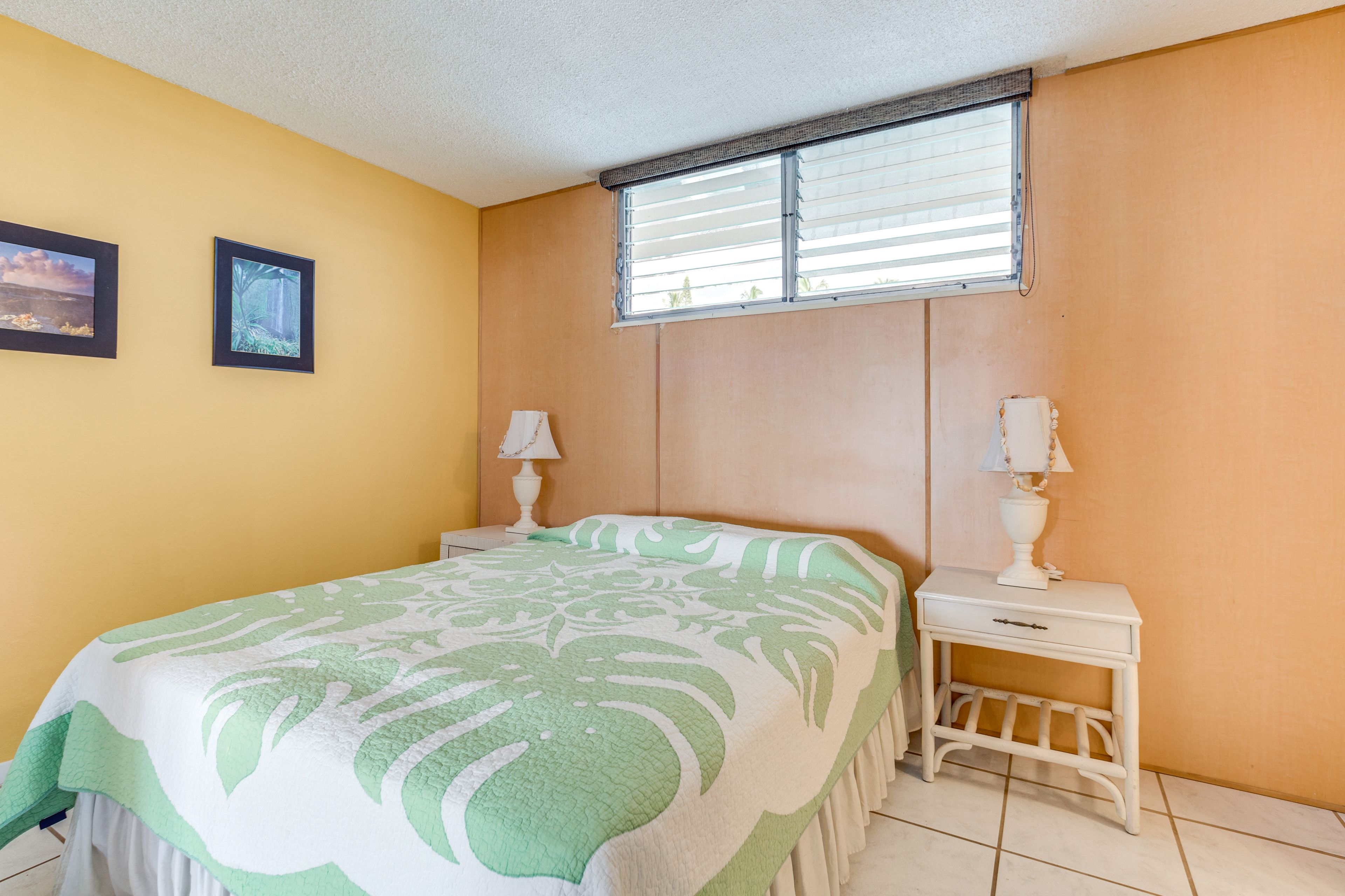 Bedroom | Queen Bed | Linens Provided