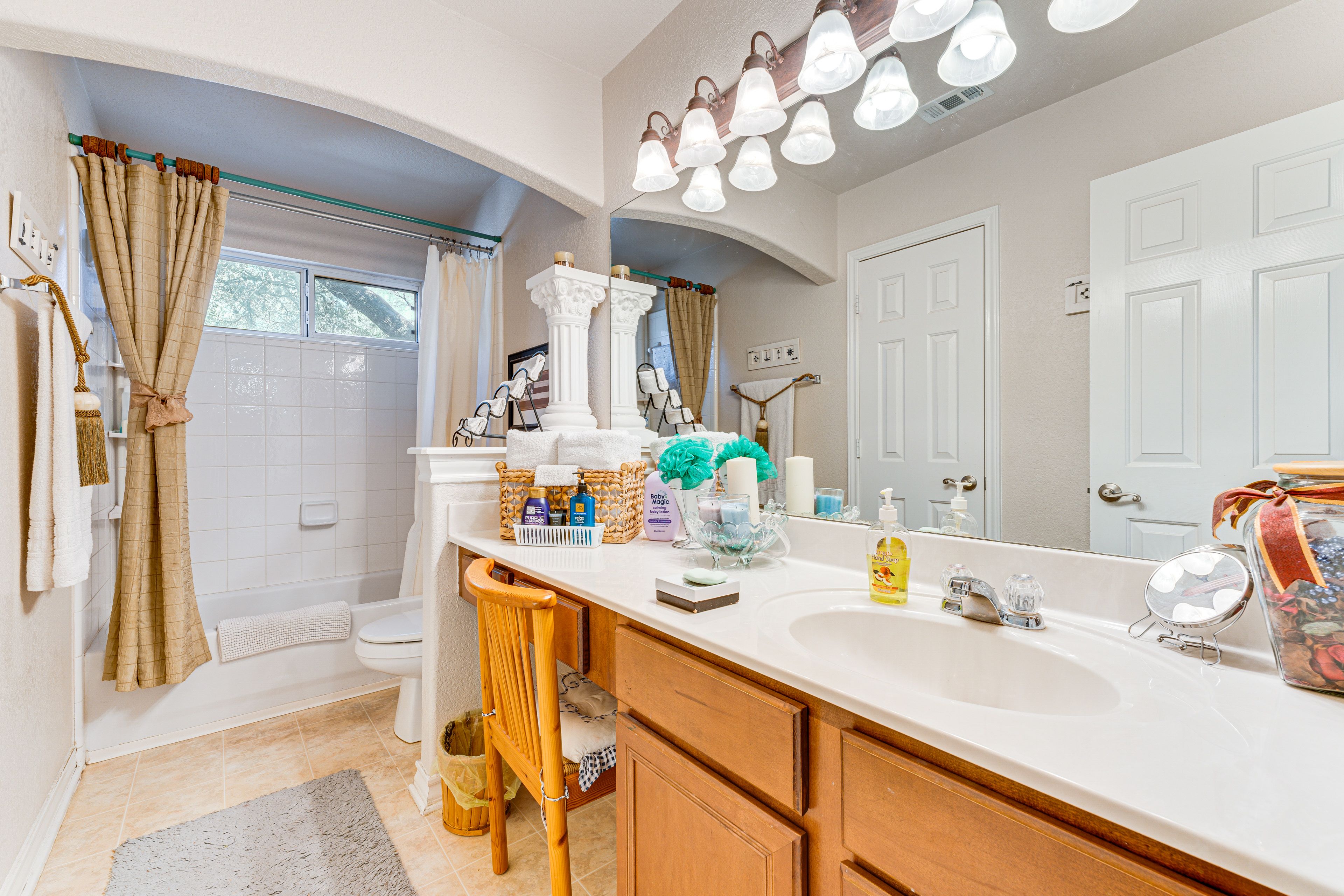 Full Bathroom