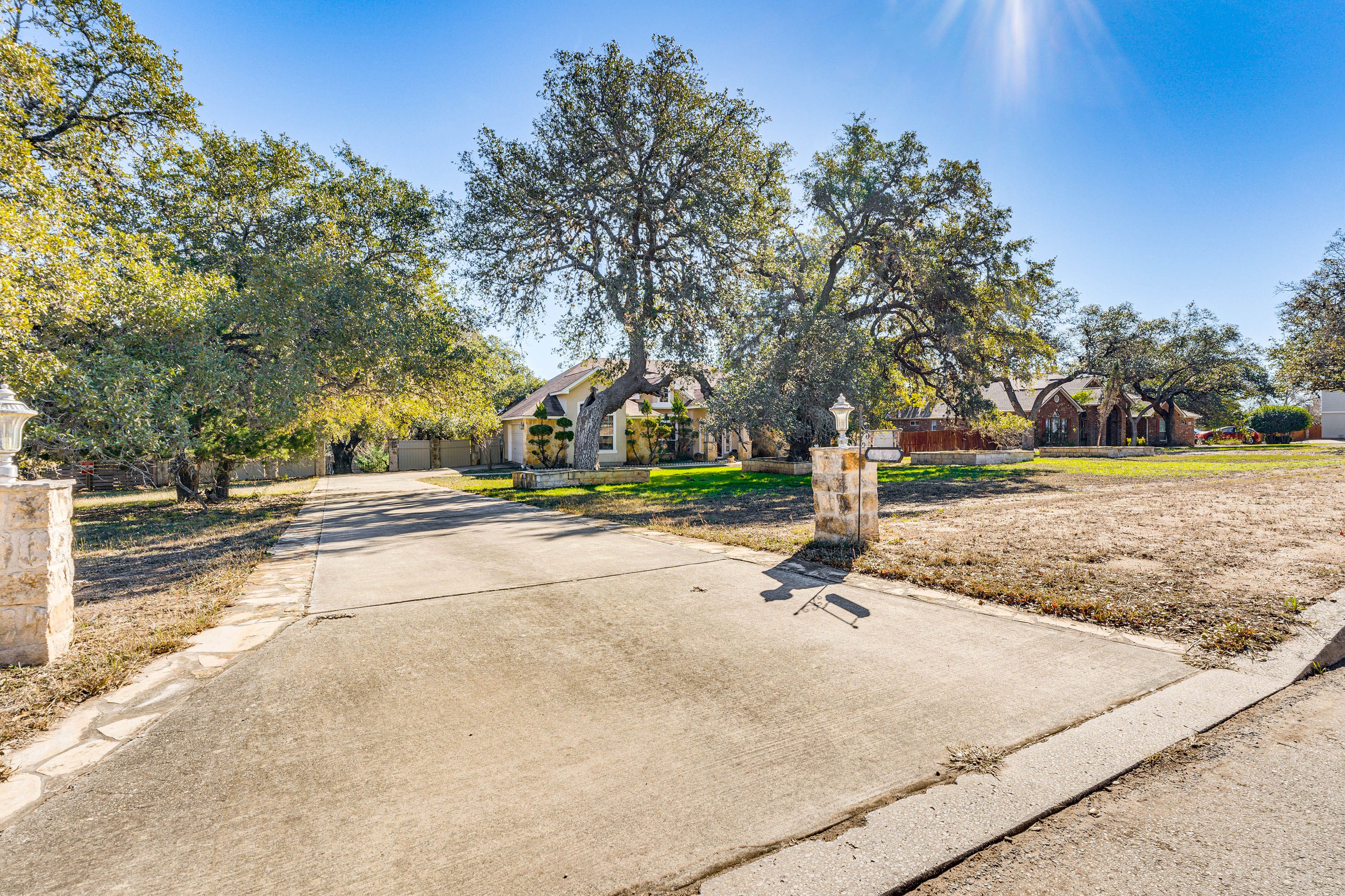 Parking | Driveway (5 Vehicles)