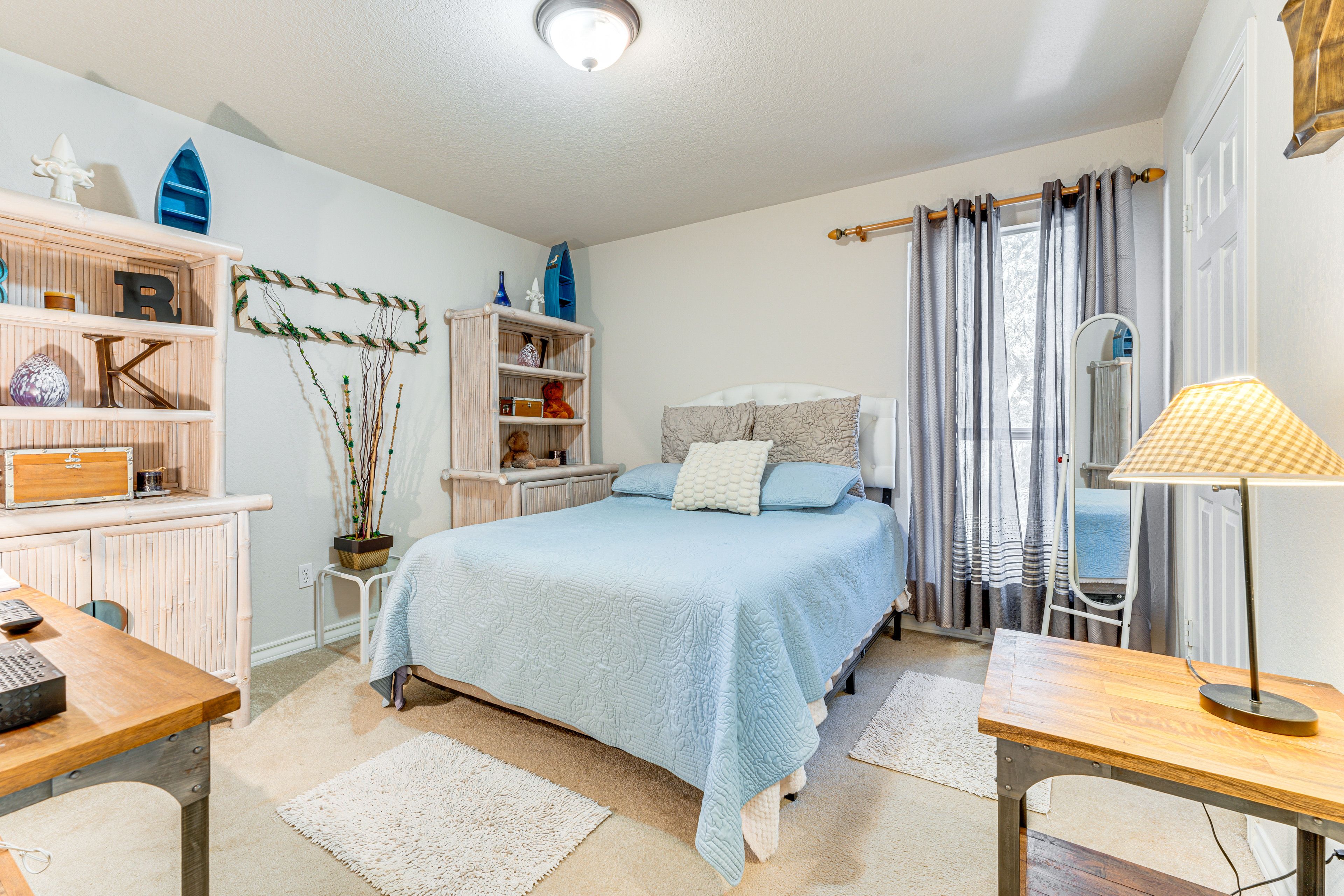 Bedroom 4 | Queen Bed