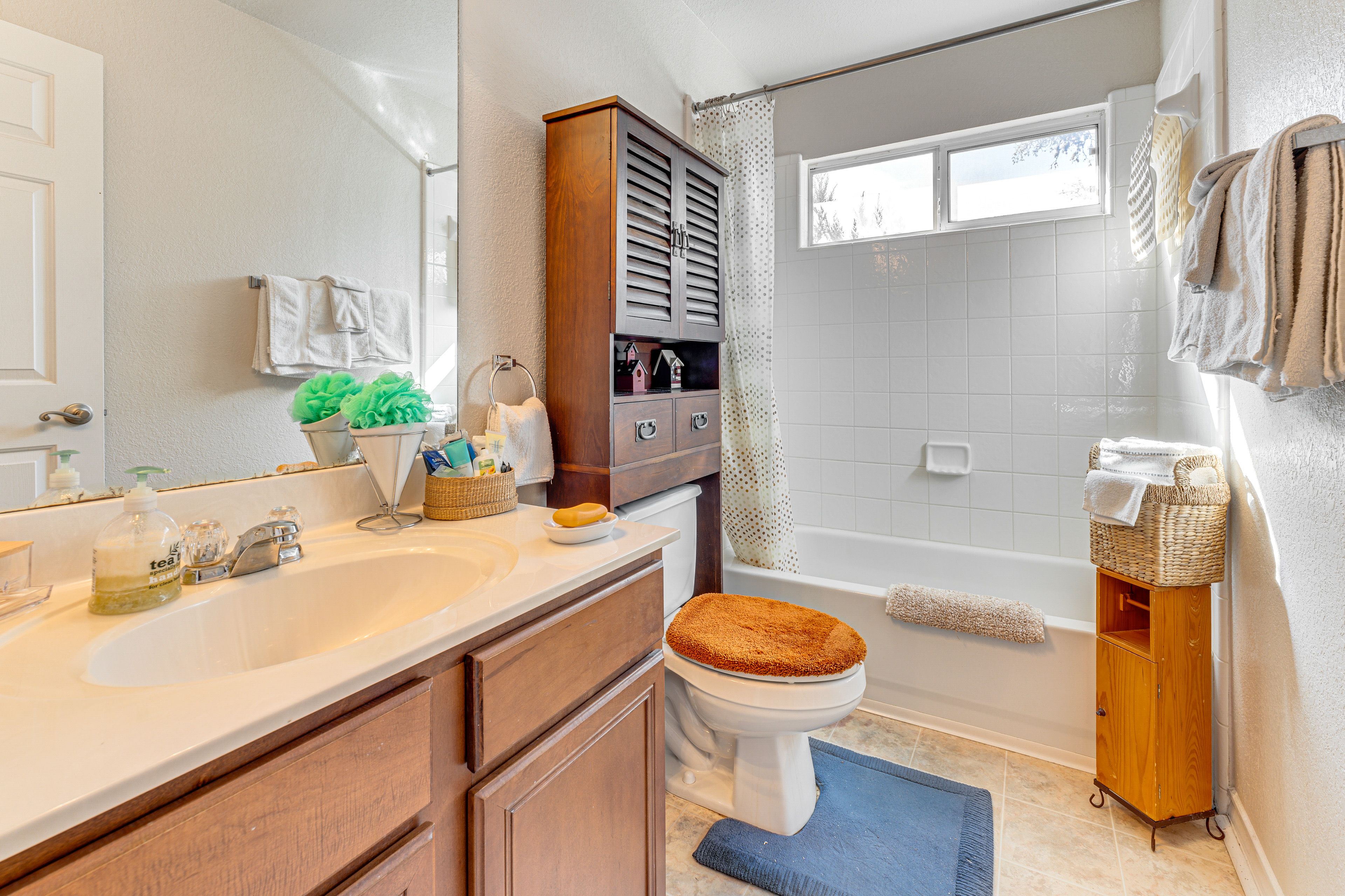 Full Bathroom