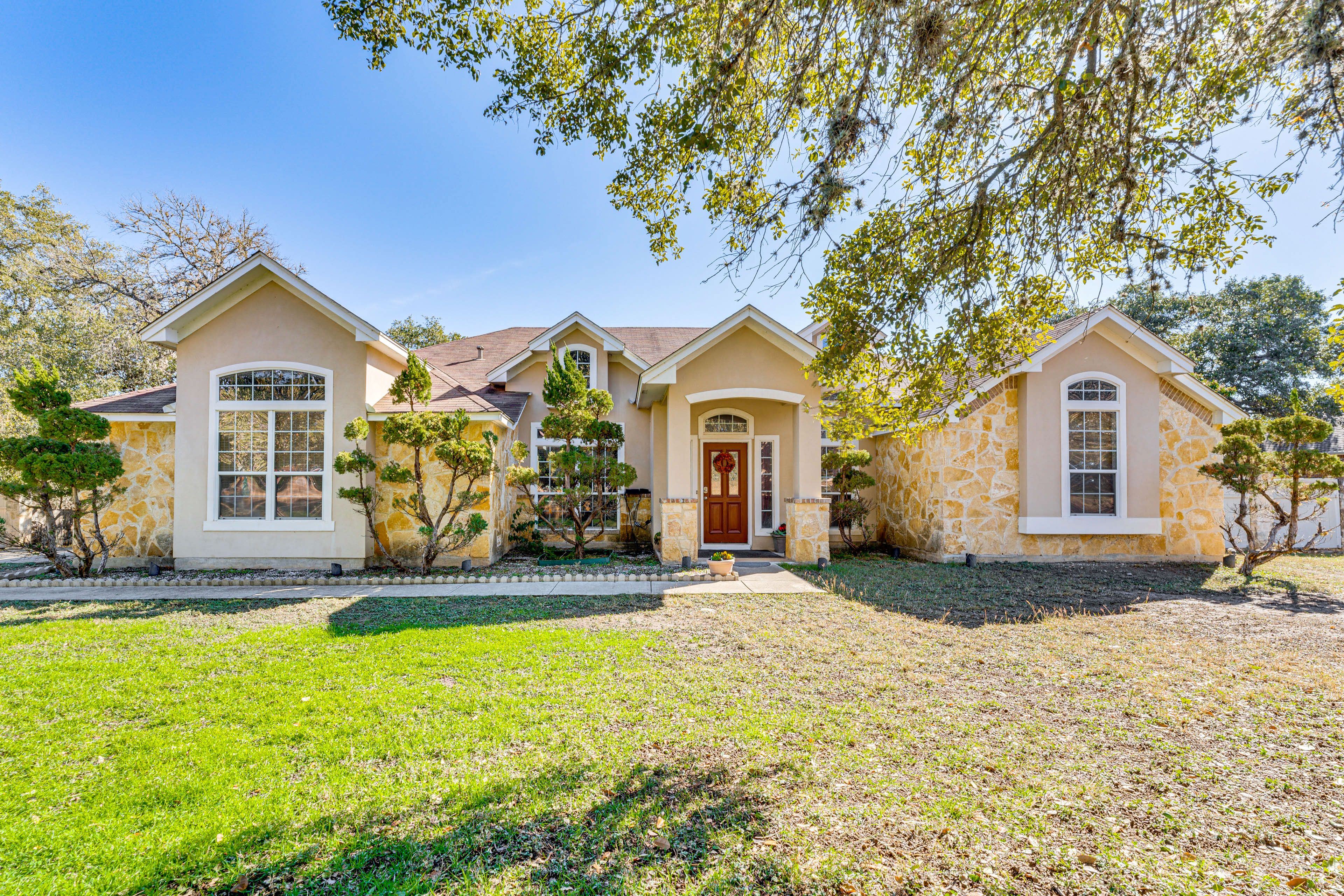 San Antonio Vacation Rental | 4BR | 3BA | 2,700 Sq Ft | Half Step Required