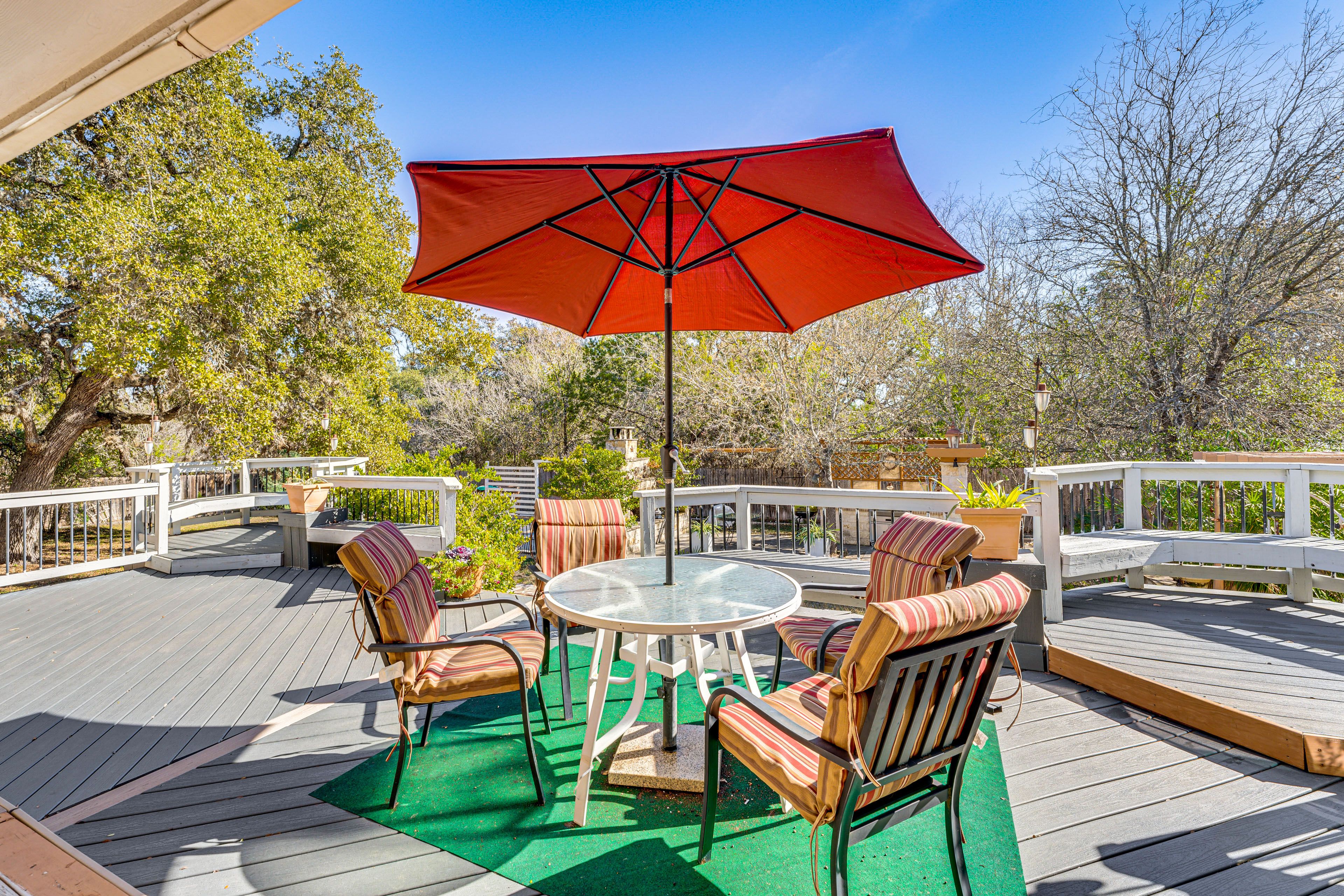 Furnished Deck | Outdoor Dining